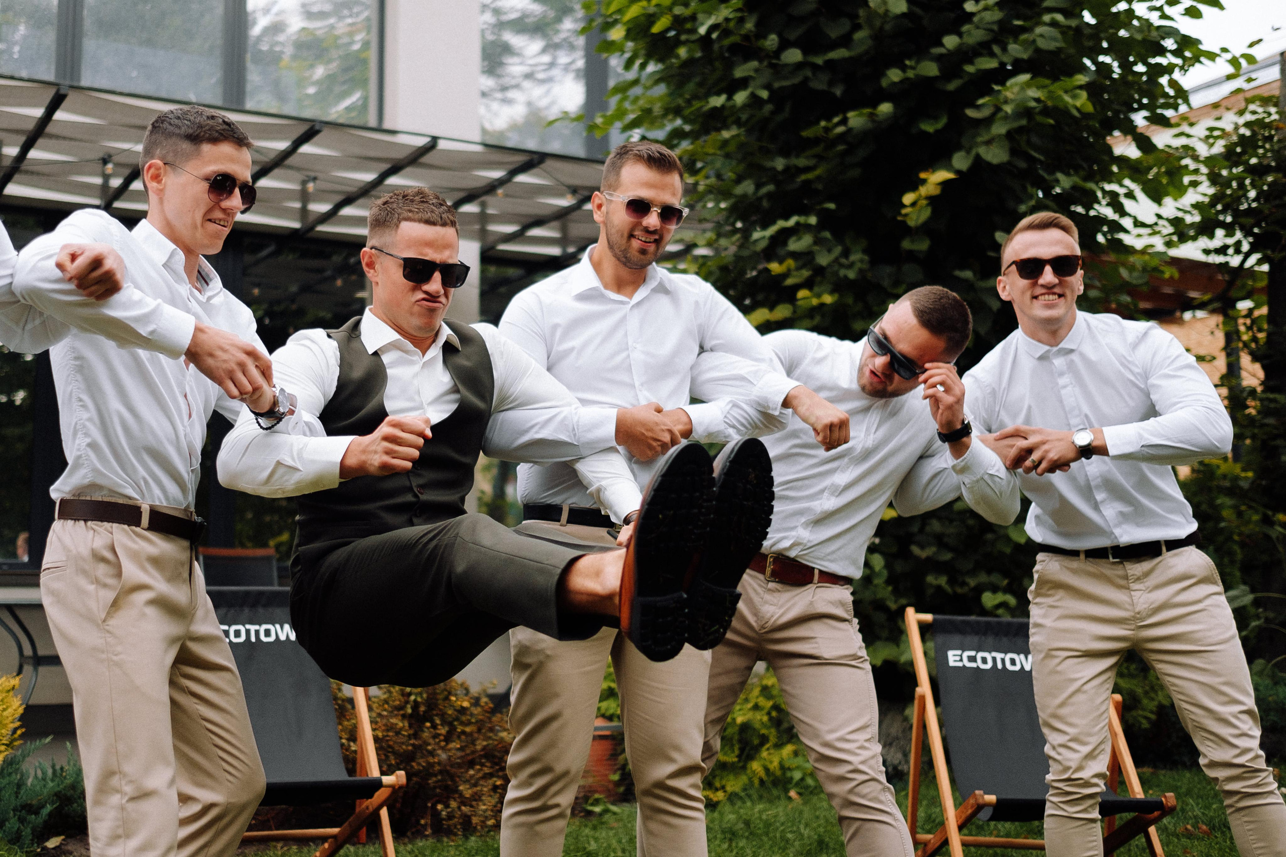 сборы жениха с друзьями