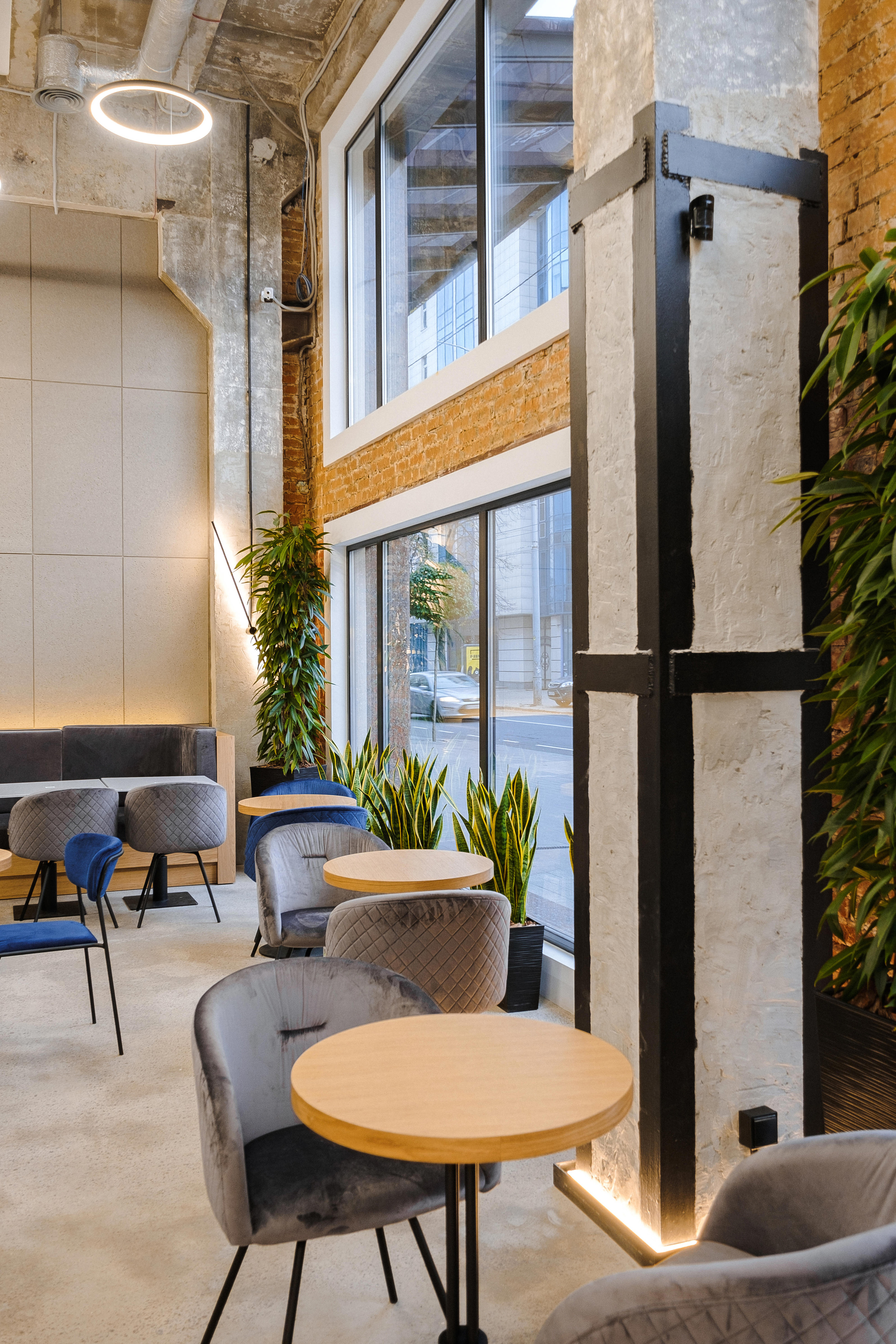 COFFEE HOUSE ТУТ БУДЕ. Ivan Skufinsky — wedding and family photographer in Vancouver