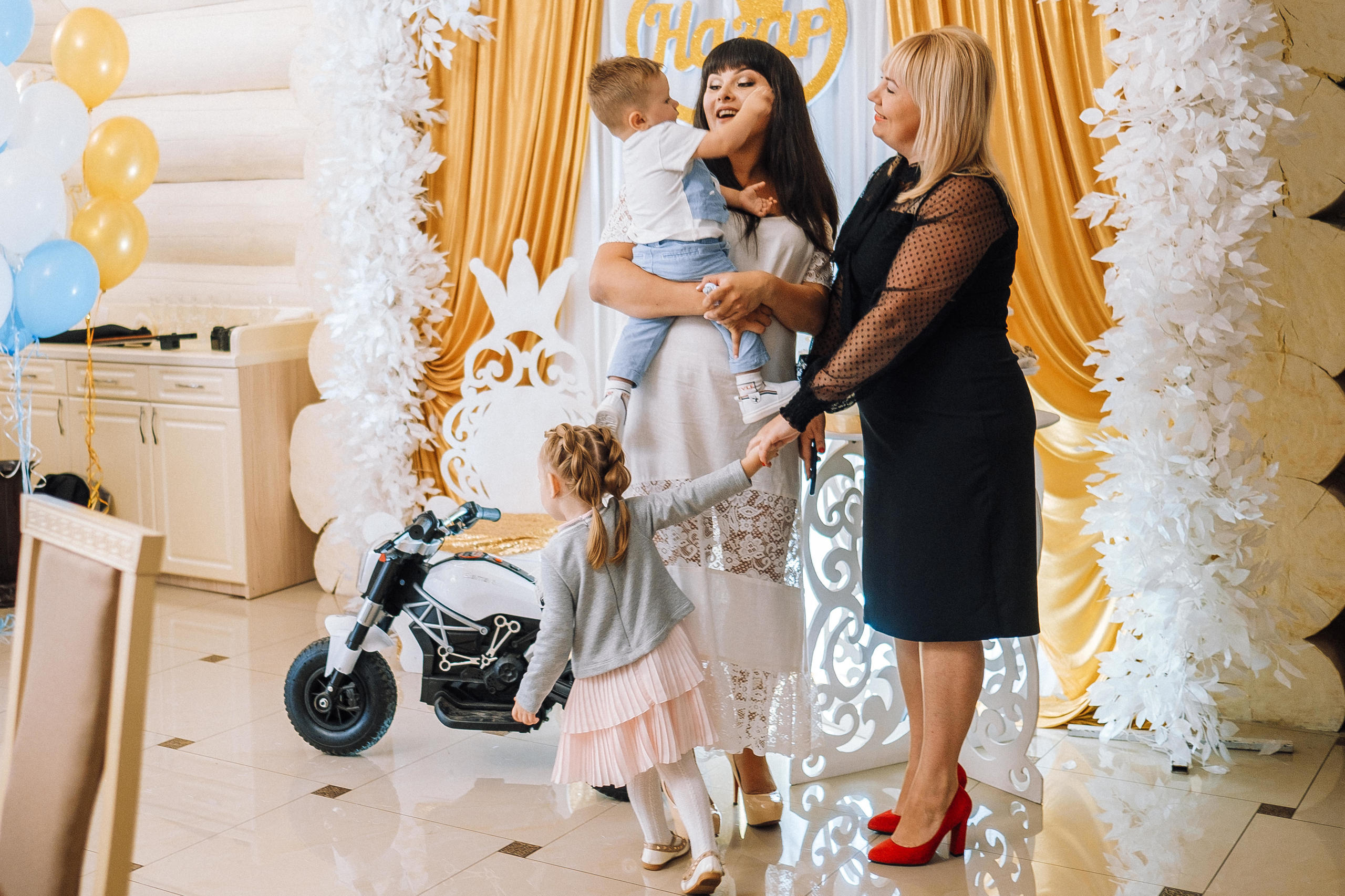 Версаль. Назару 1 рік =). Ivan Skufinsky — wedding and family photographer in Vancouver