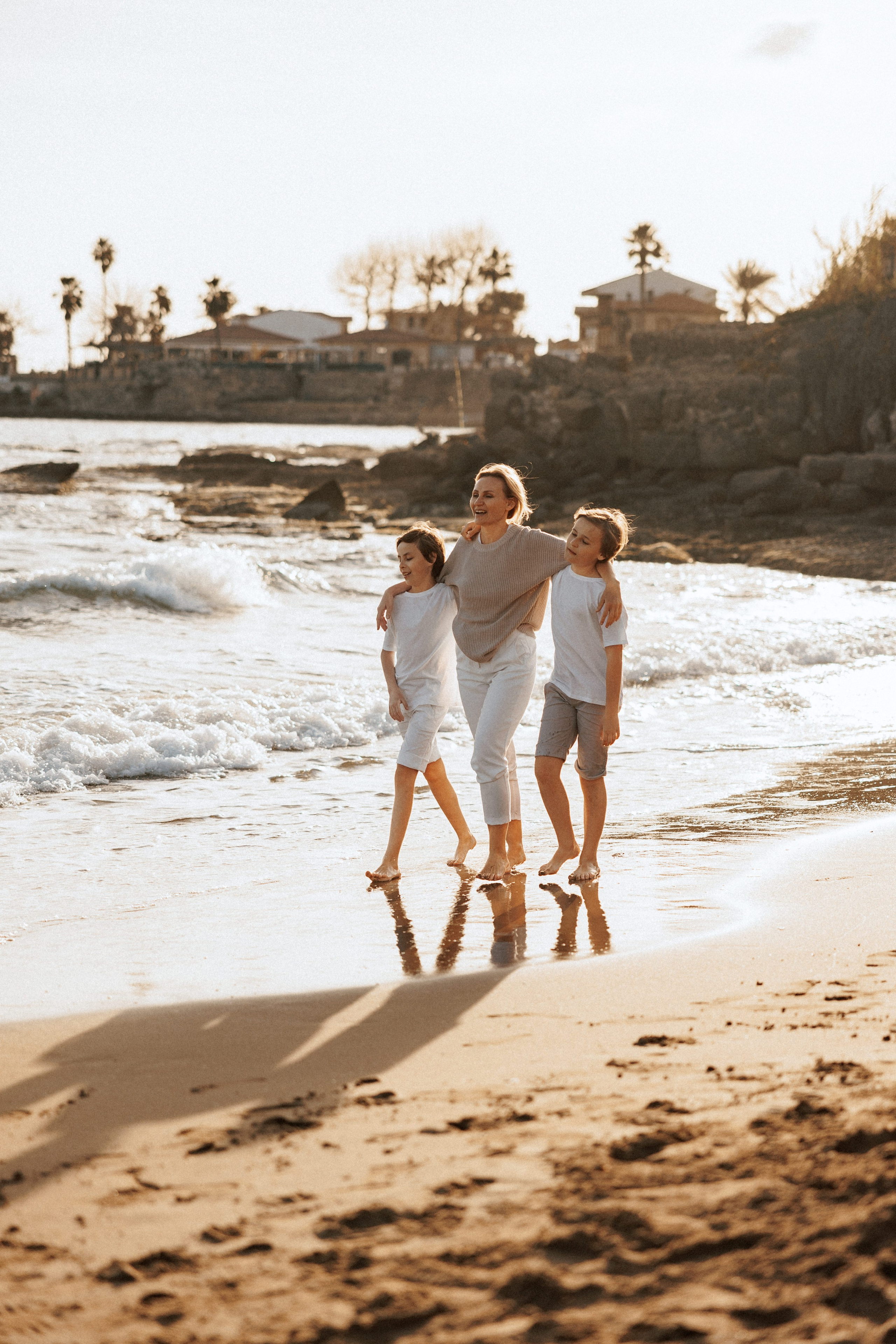Family photo session on the beach in Vancouver BC Сanada. Twins. Ivan Skufinsky — wedding and family photographer in Vancouver