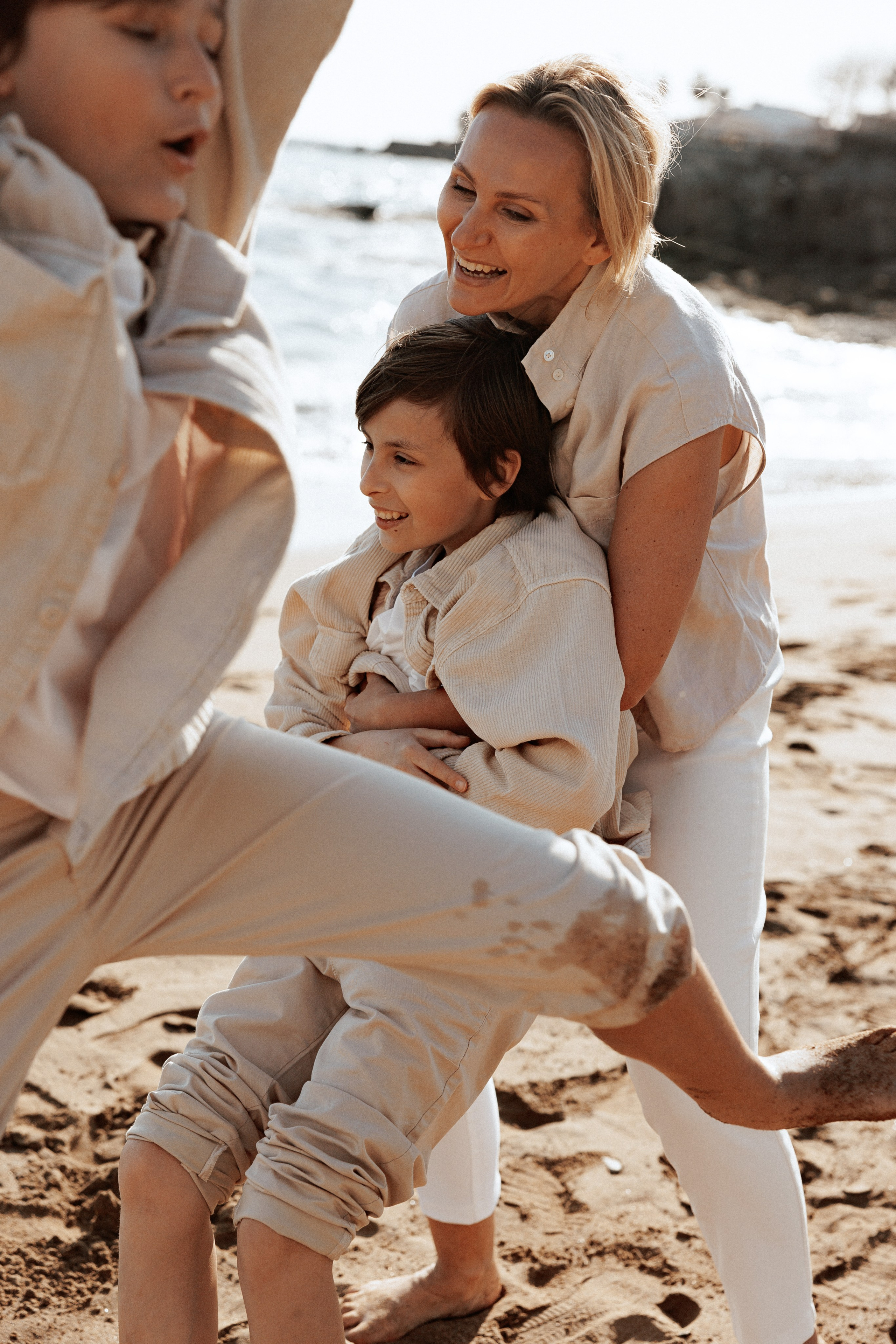Family photo session on the beach in Vancouver BC Сanada. Twins. Ivan Skufinsky — wedding and family photographer in Vancouver