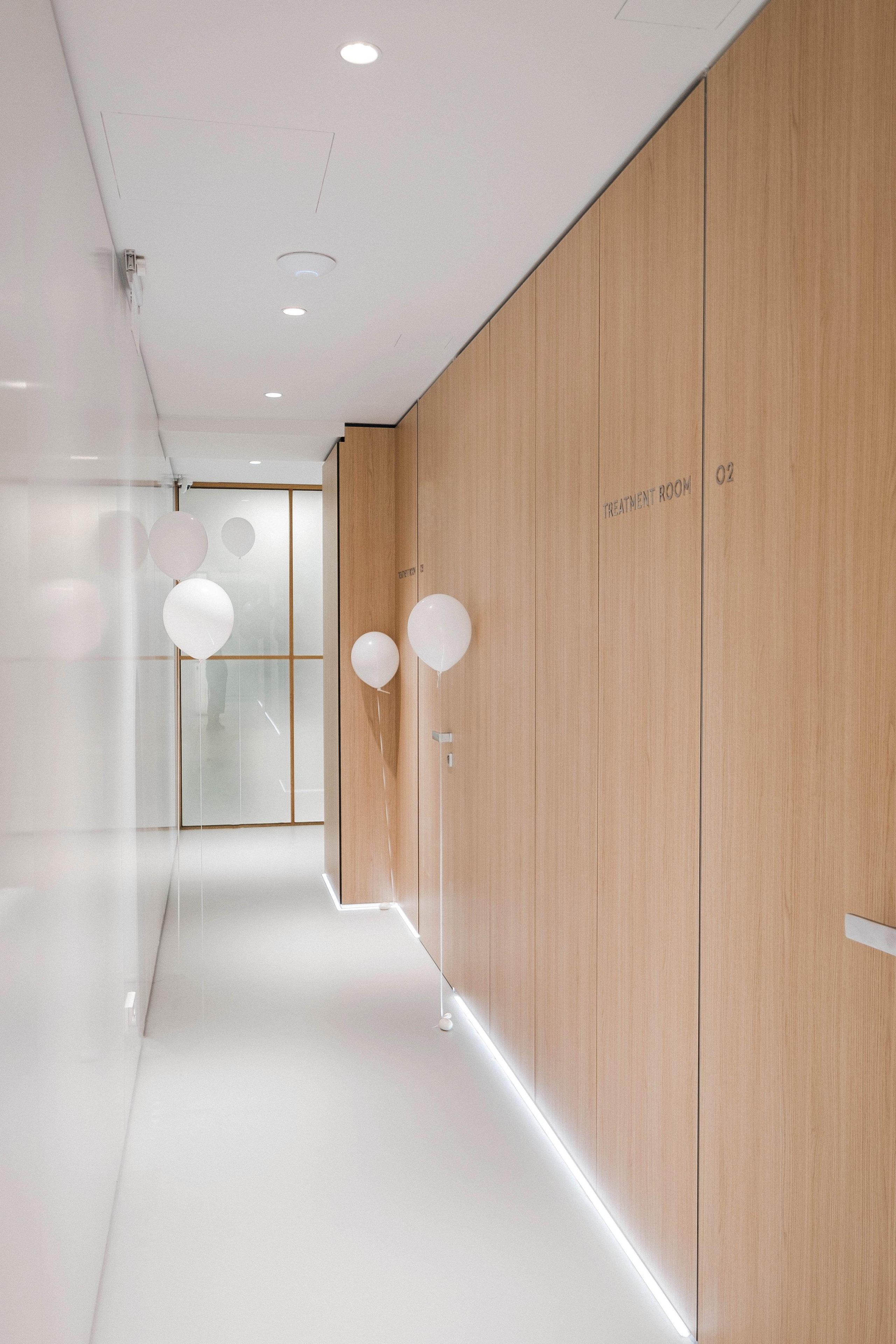 BEAUTY SAIOON OI. Ivan Skufinsky — wedding and family photographer in Vancouver