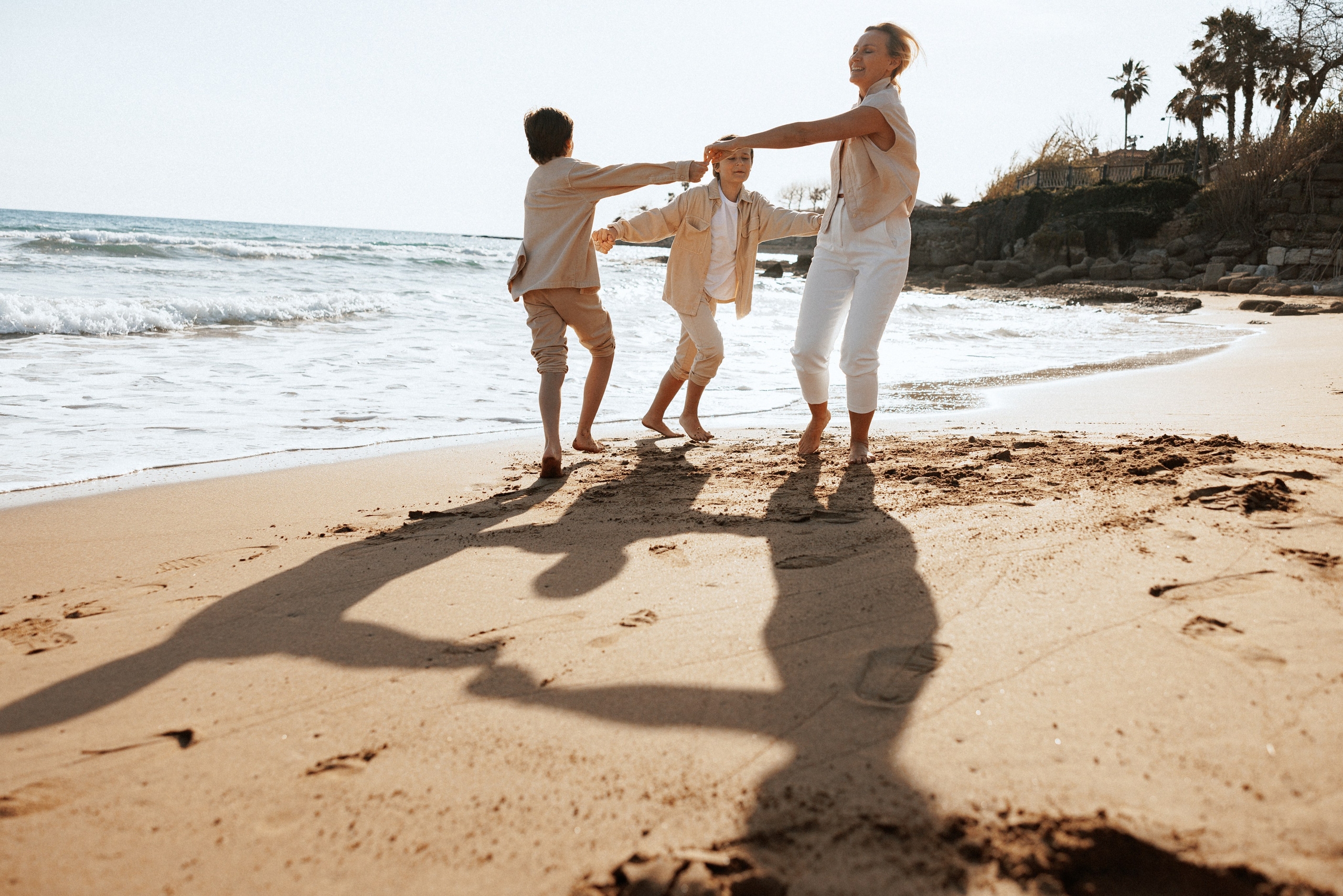 Family photo session on the beach in Vancouver BC Сanada. Twins. Ivan Skufinsky — wedding and family photographer in Vancouver