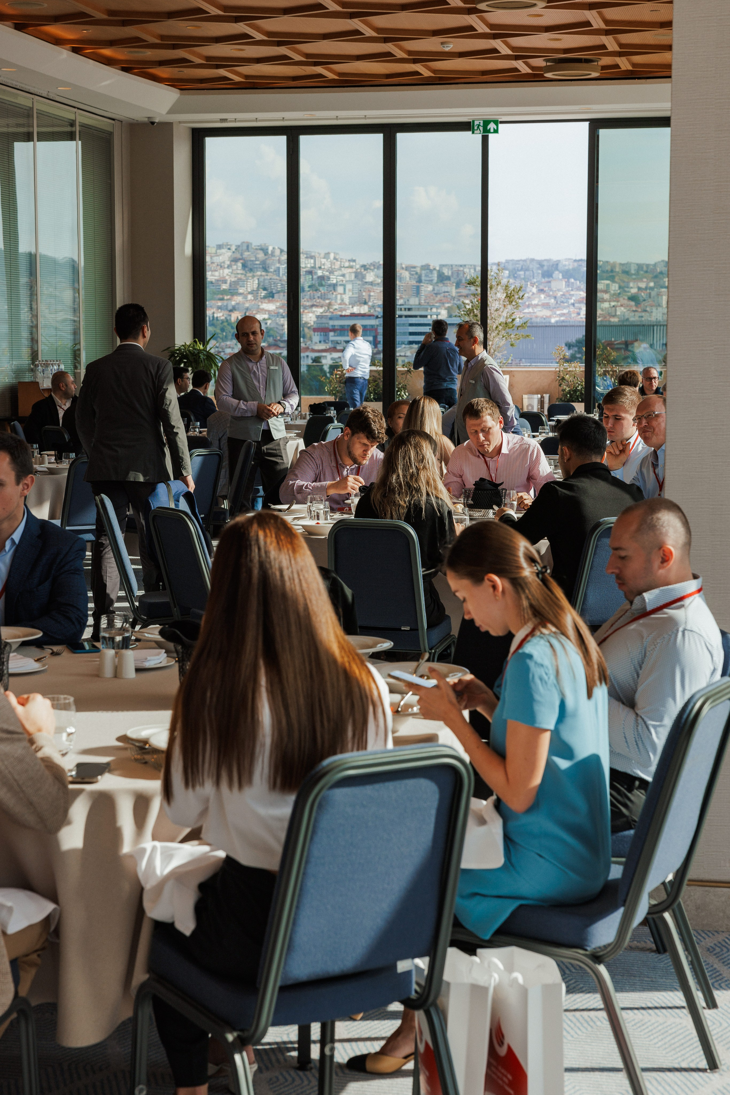 EXECUTIVE RETREAT Izmir Confidence Information Services. Ivan Skufinsky — wedding and family photographer in Vancouver