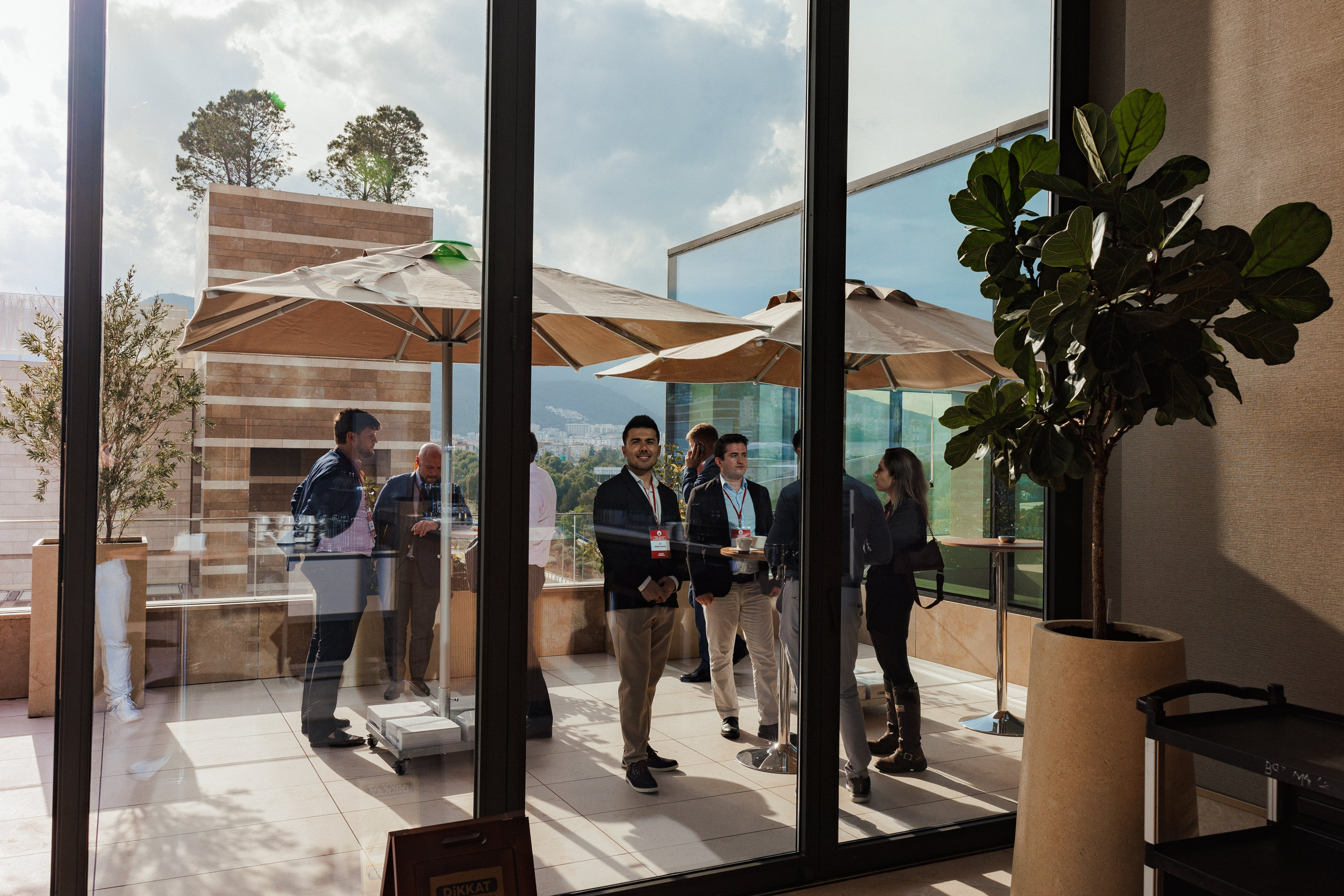 EXECUTIVE RETREAT Izmir Confidence Information Services. Ivan Skufinsky — wedding and family photographer in Vancouver