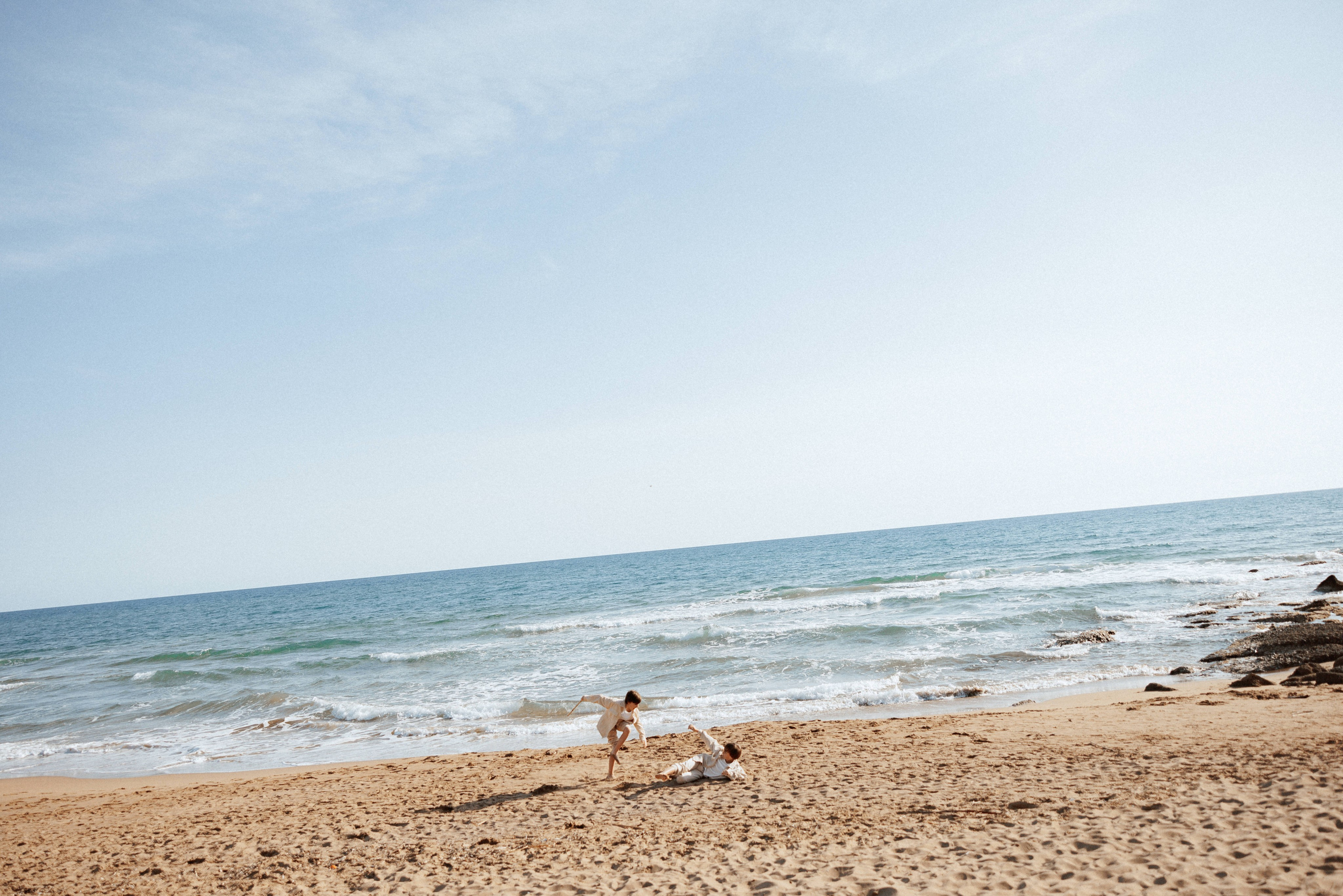 Family photo session on the beach in Vancouver BC Сanada. Twins. Ivan Skufinsky — wedding and family photographer in Vancouver