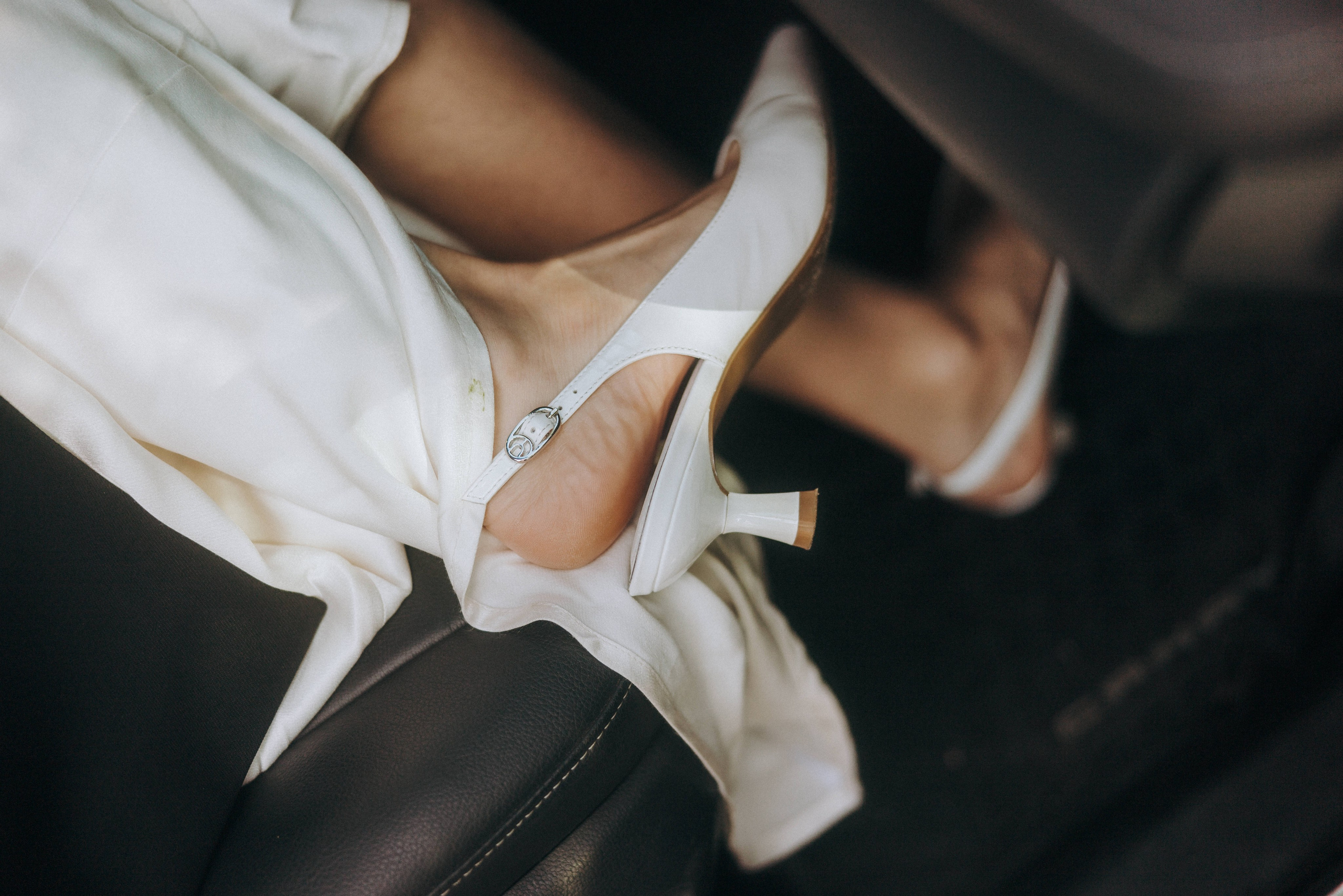 Sky-High Love: Stunning Vancouver Mountain Wedding Shoot by Helicopter. Ivan Skufinsky — wedding and family photographer in Vancouver