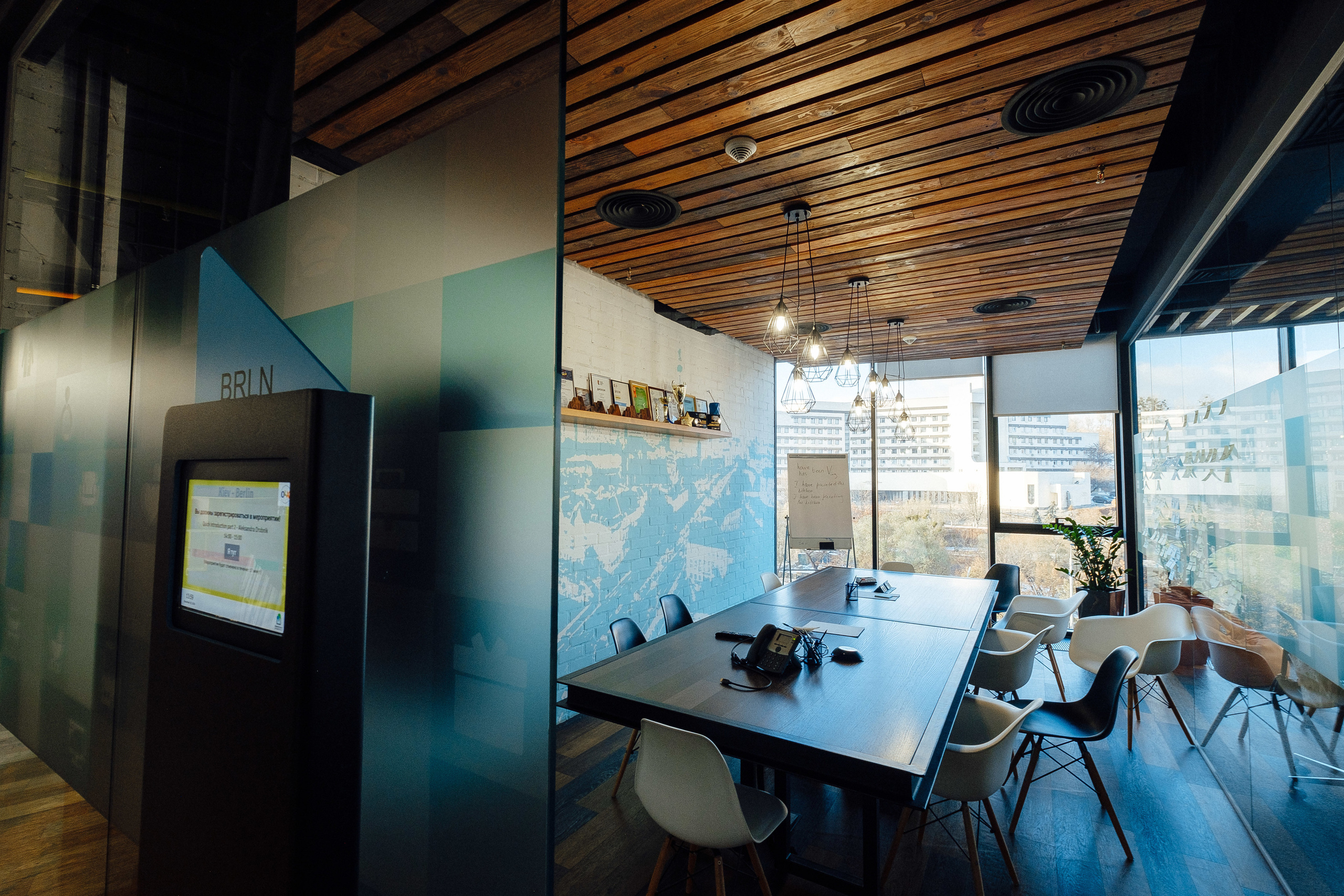 Фотоэкскурсия в компанию OLX. Ivan Skufinsky — wedding and family photographer in Vancouver