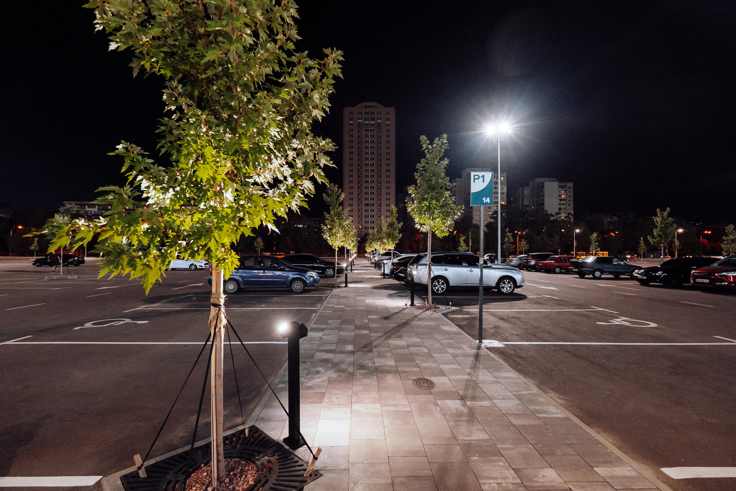 EXTERIER RETROVILLE. Ivan Skufinsky — wedding and family photographer in Vancouver