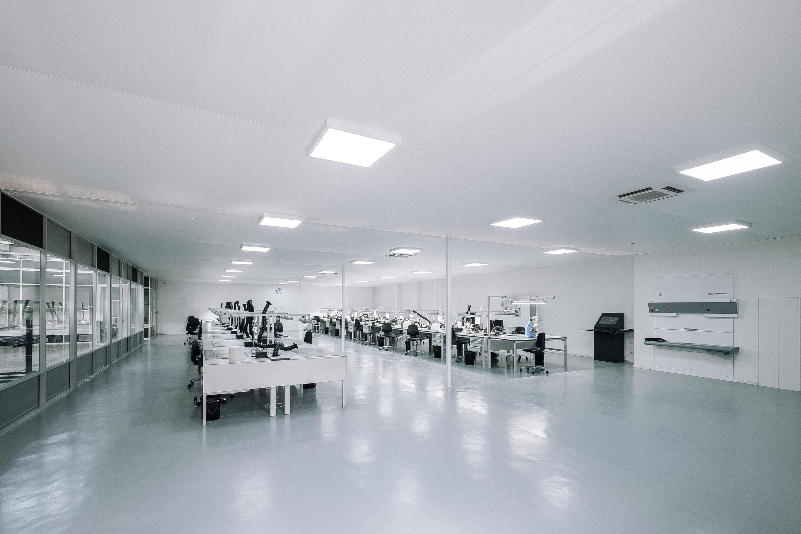 E & E Cable Solutions Factory. Ivan Skufinsky — wedding and family photographer in Vancouver