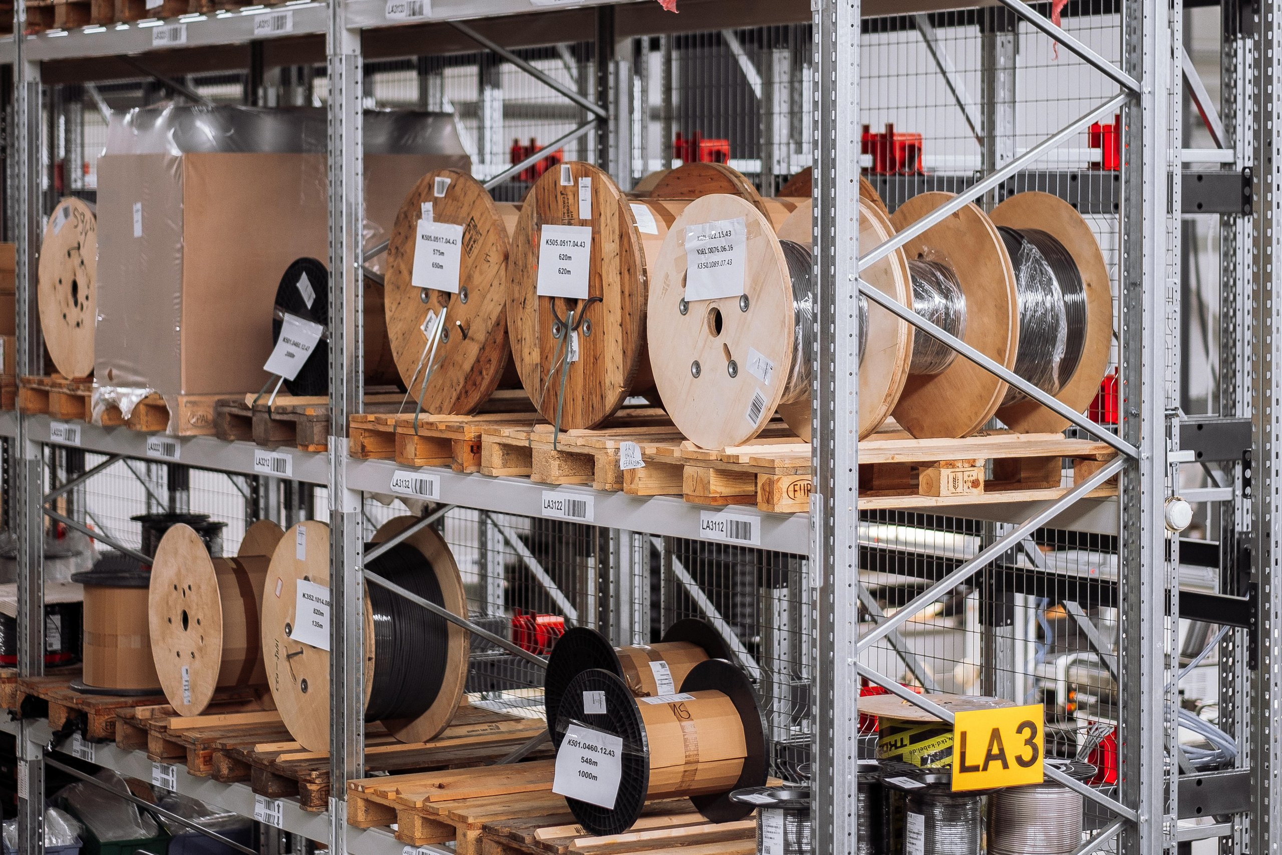 E & E Cable Solutions Factory. Ivan Skufinsky — wedding and family photographer in Vancouver