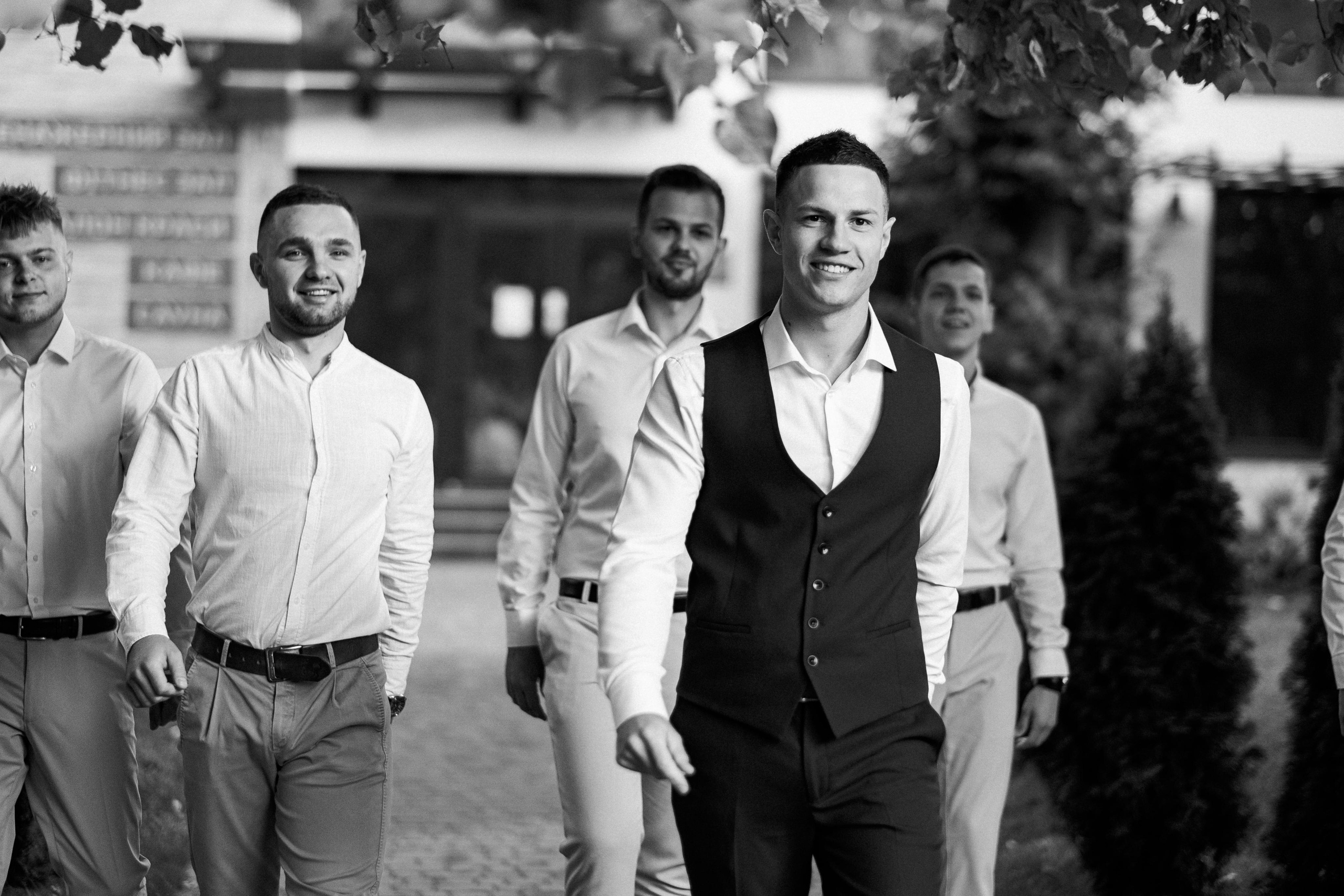 сборы жениха, жених с друзьями