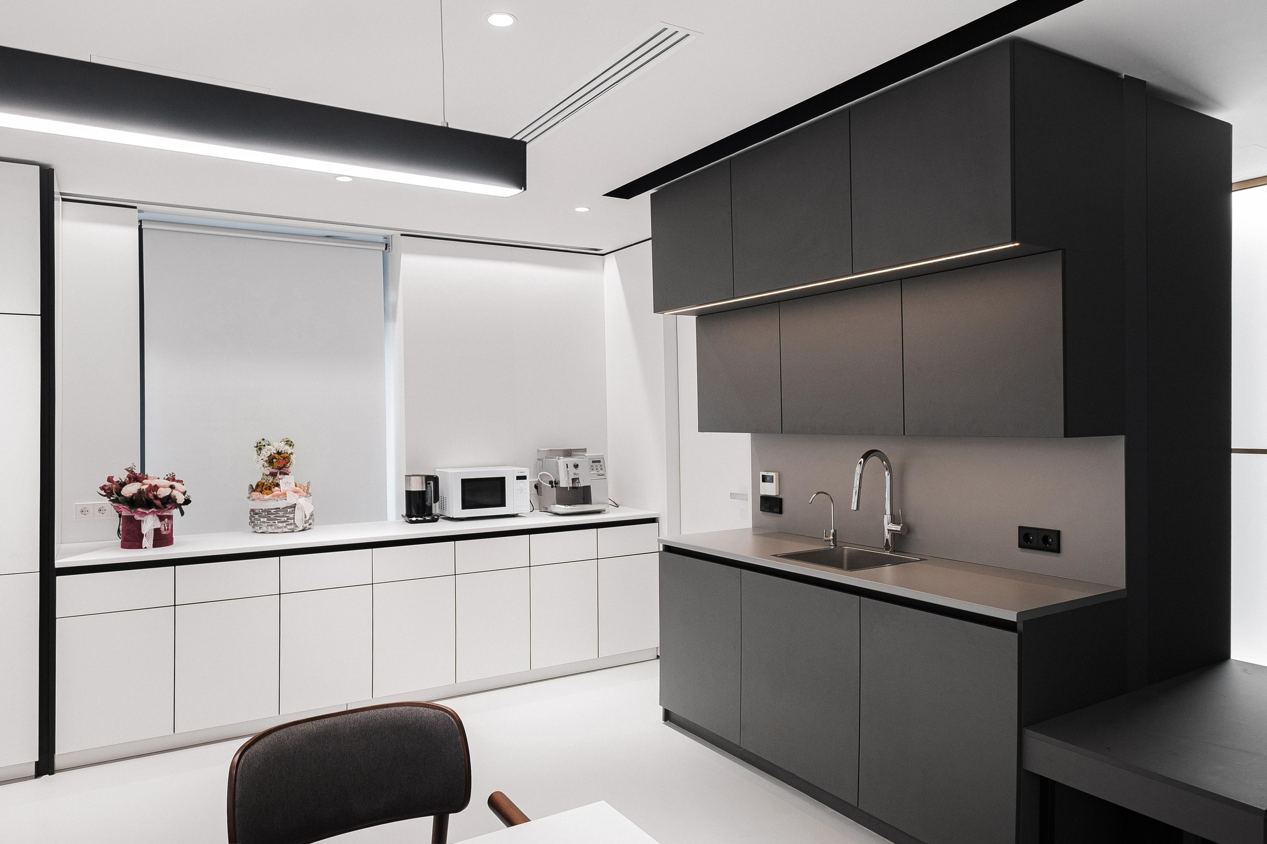 BEAUTY SAIOON OI. Ivan Skufinsky — wedding and family photographer in Vancouver