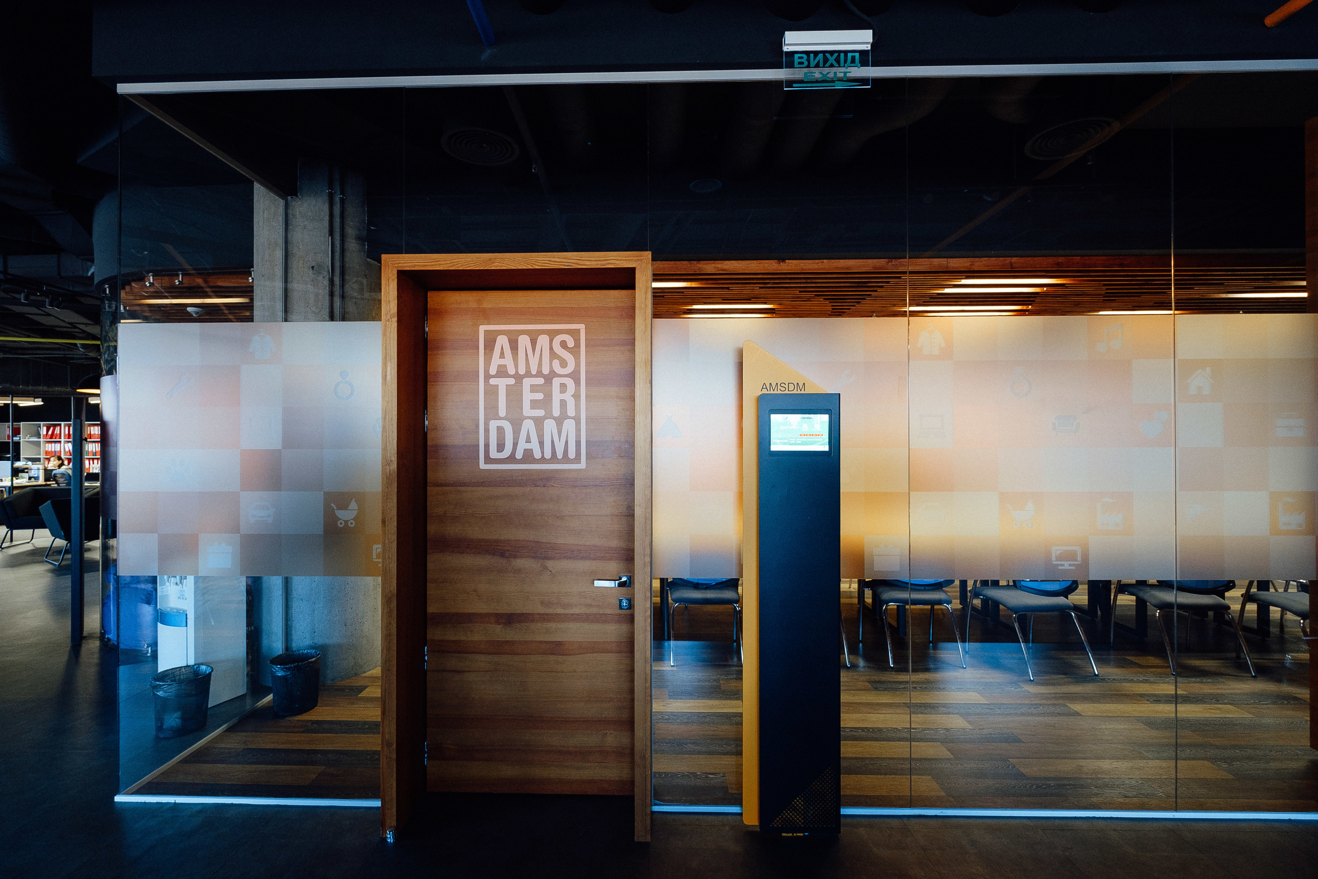 Фотоэкскурсия в компанию OLX. Ivan Skufinsky — wedding and family photographer in Vancouver