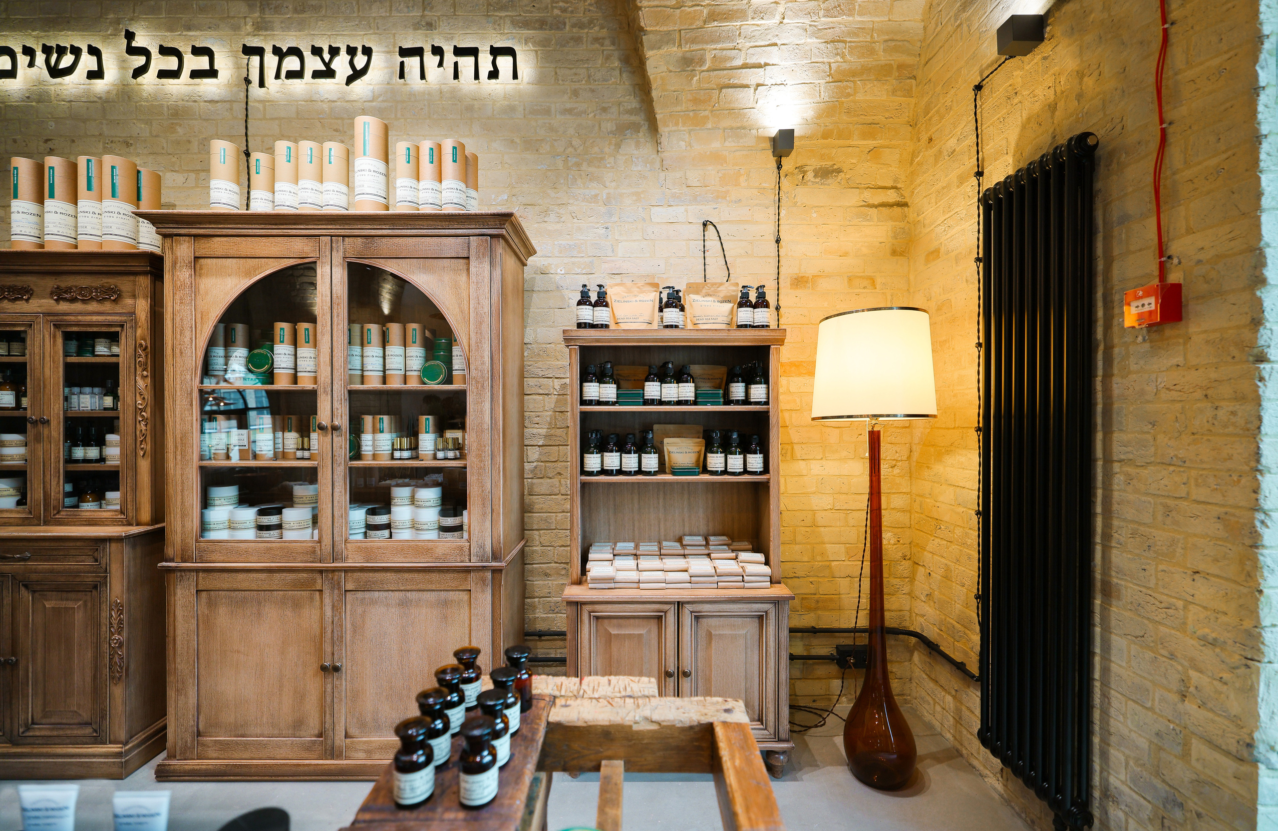 PERFUMERIE ZIELINSKI & ROZEN. Ivan Skufinsky — wedding and family photographer in Vancouver