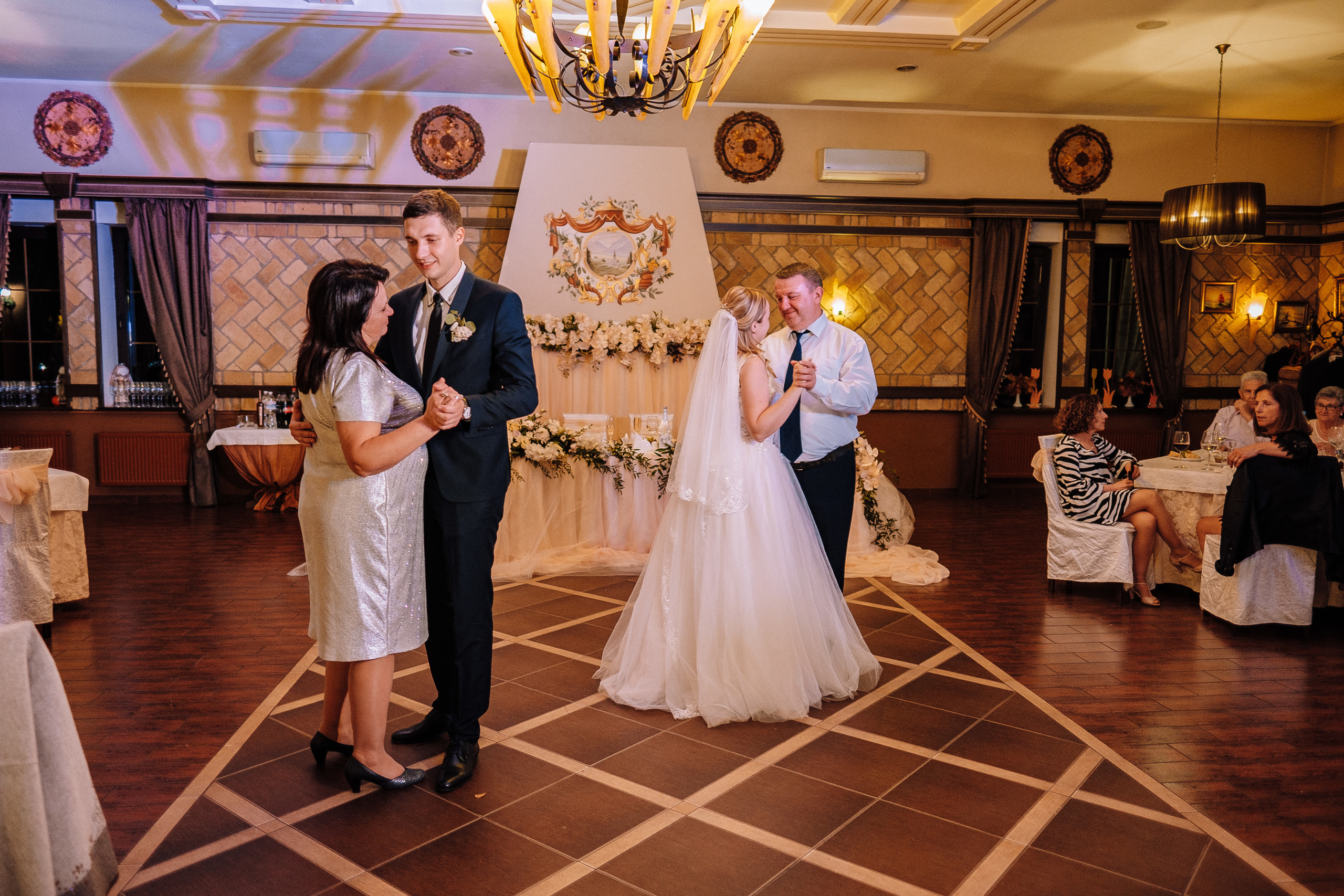 2019 19.10 WeddingStory Евгений+Юлия. Ivan Skufinsky — wedding and family photographer in Vancouver