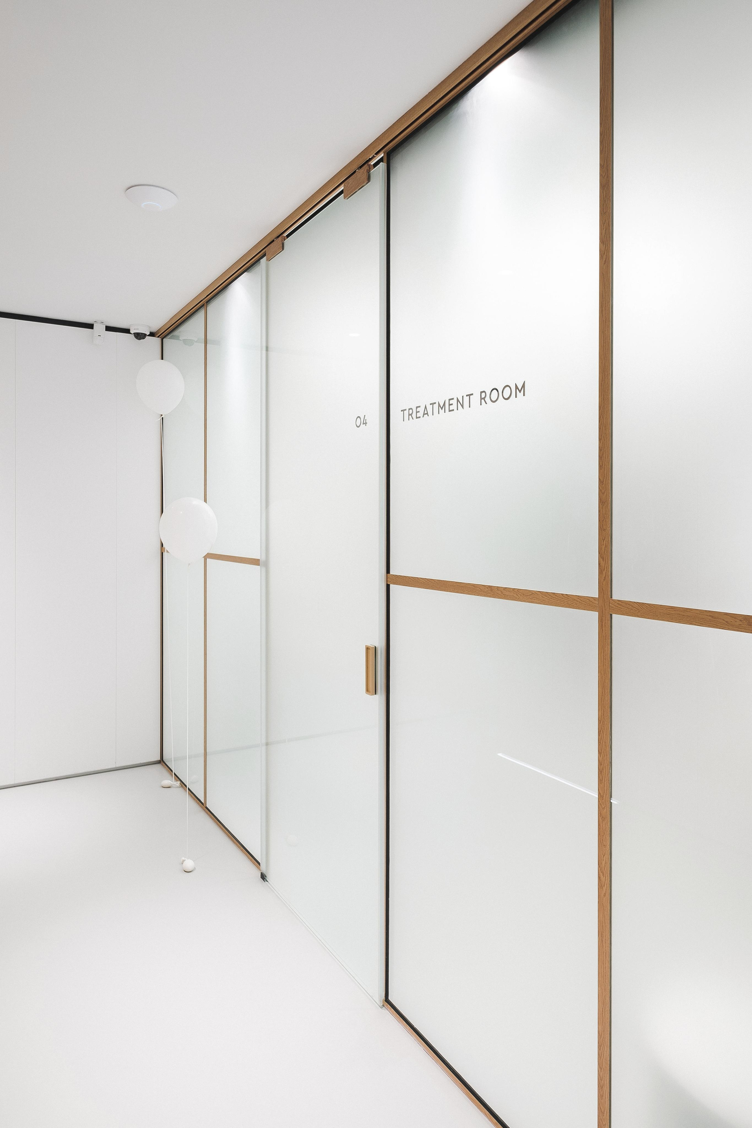 BEAUTY SAIOON OI. Ivan Skufinsky — wedding and family photographer in Vancouver