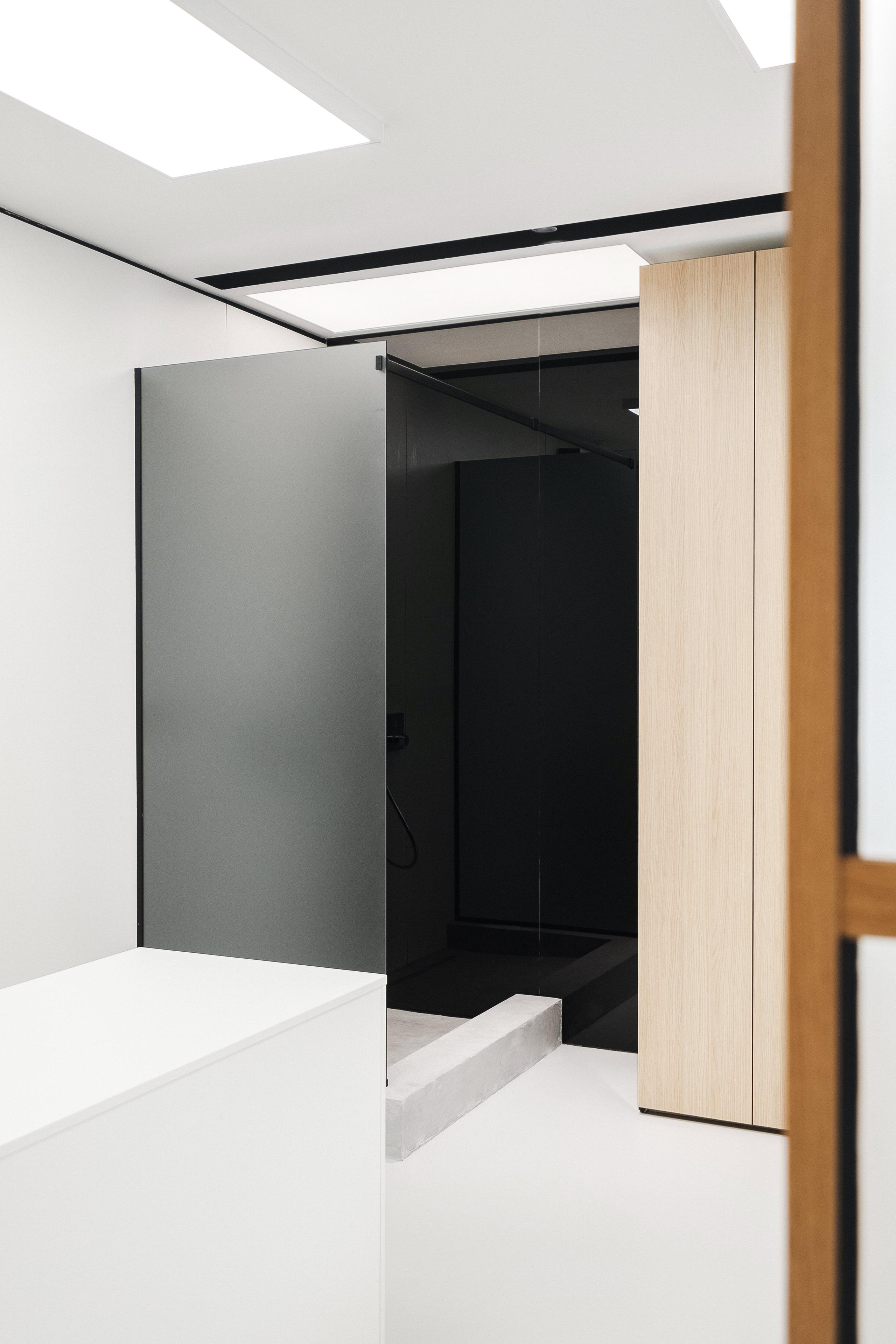 BEAUTY SAIOON OI. Ivan Skufinsky — wedding and family photographer in Vancouver