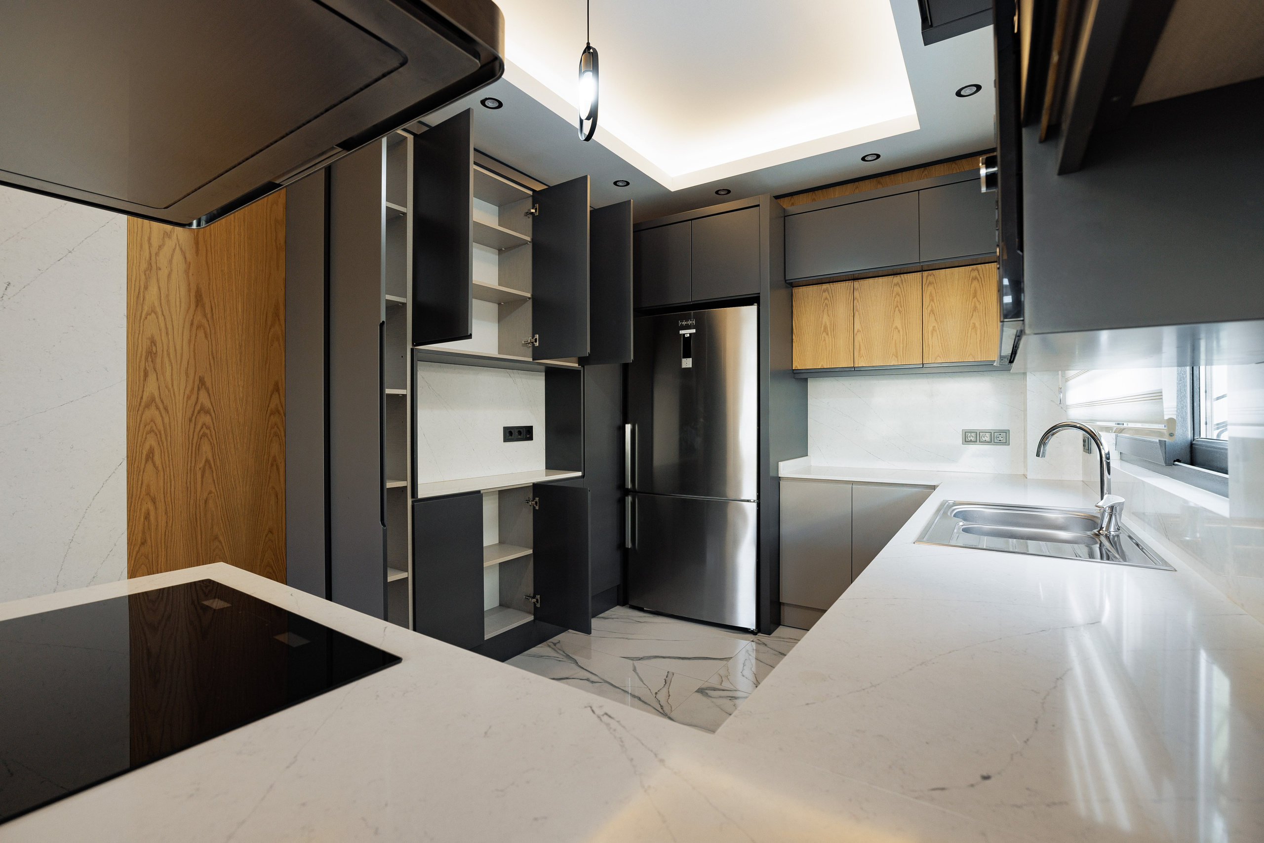 Real estate photographer in Vancouver Burnaby Richmond. Ivan Skufinsky — wedding and family photographer in Vancouver