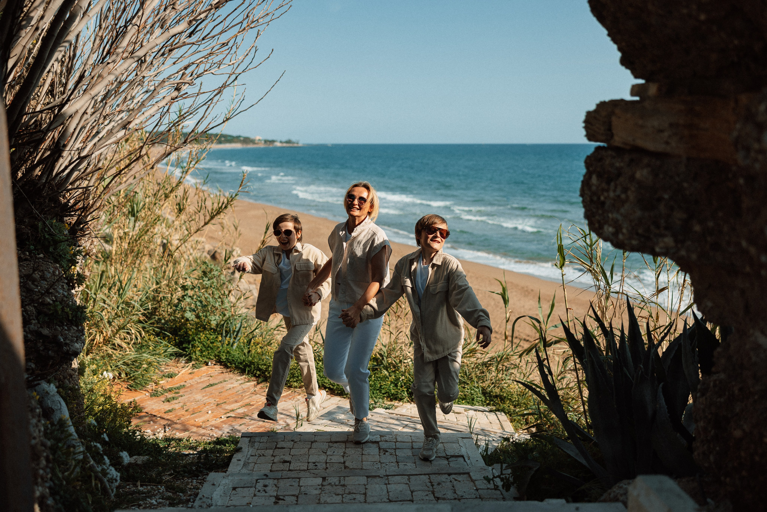 Family photo session on the beach in Vancouver BC Сanada. Twins. Ivan Skufinsky — wedding and family photographer in Vancouver