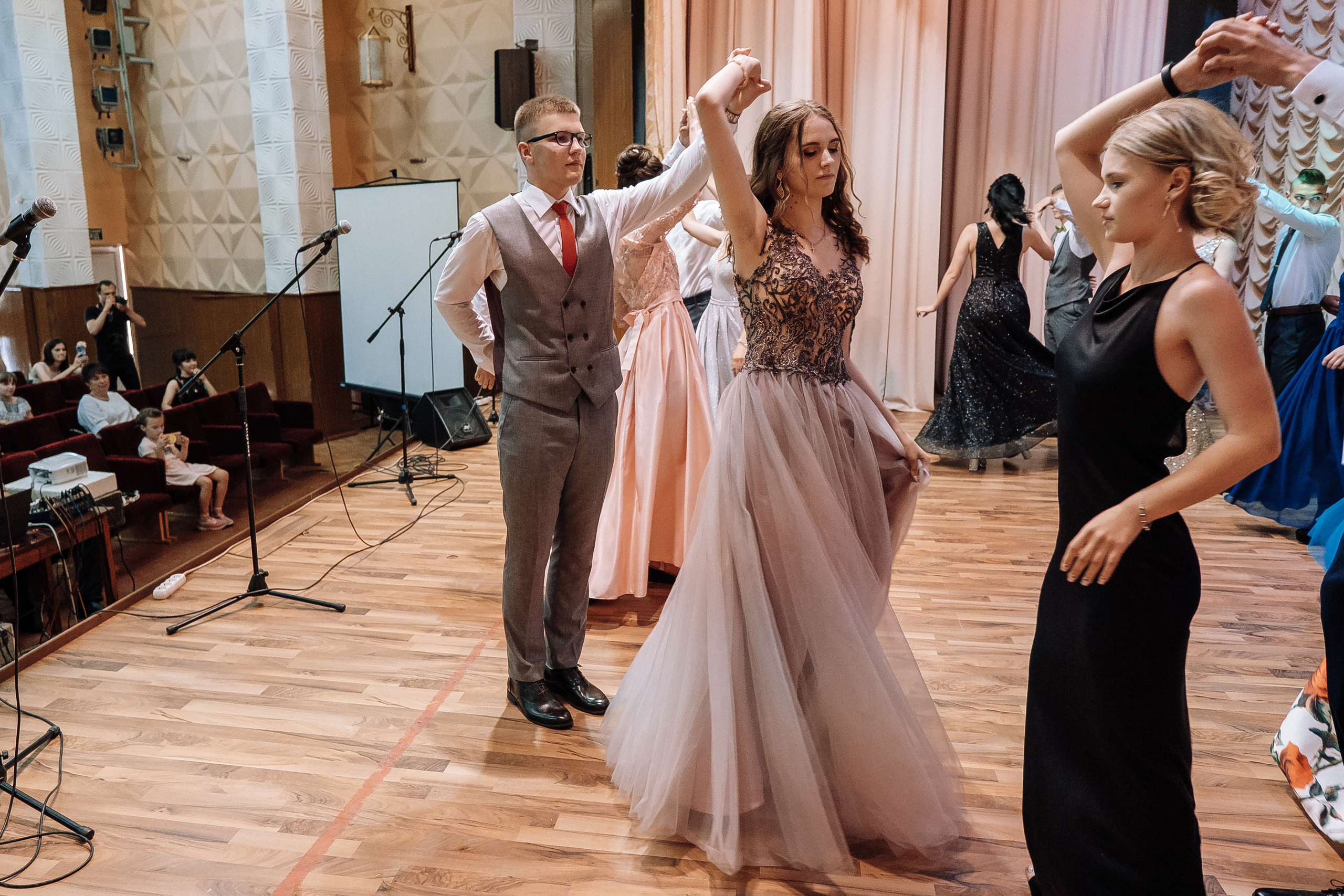 Выпускной школа номер 3. Хмельник. Ivan Skufinsky — wedding and family photographer in Vancouver