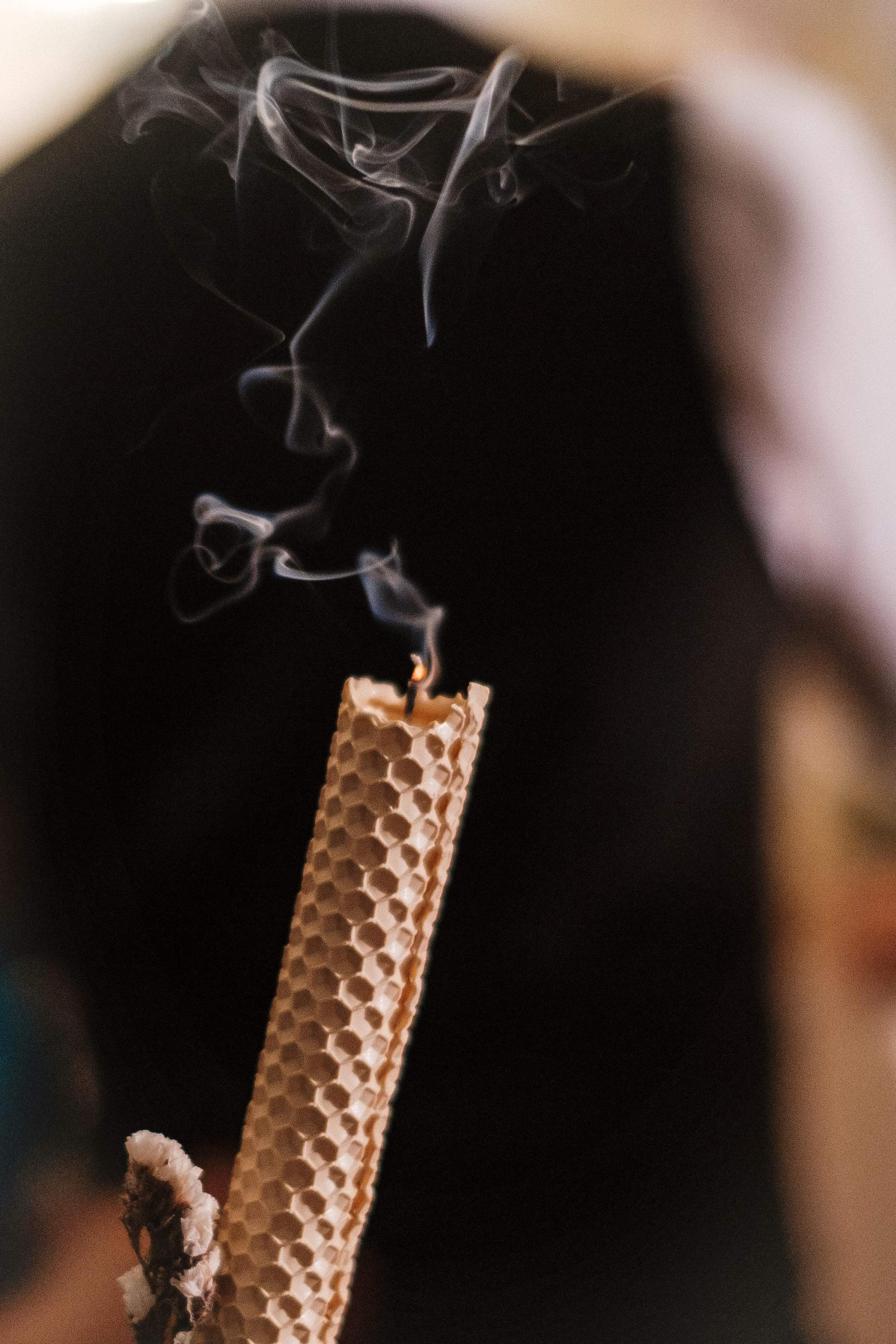 дымок от потухшей свечи