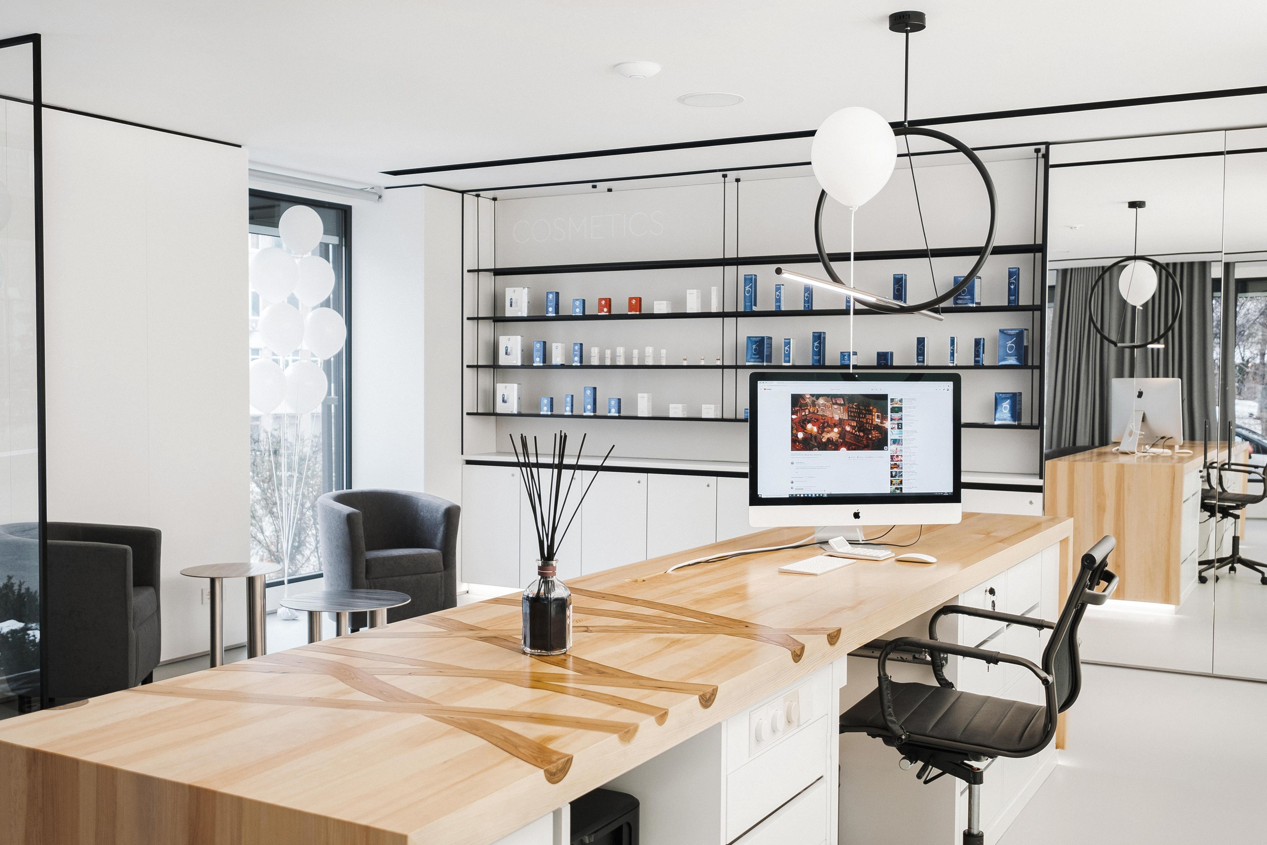 BEAUTY SAIOON OI. Ivan Skufinsky — wedding and family photographer in Vancouver