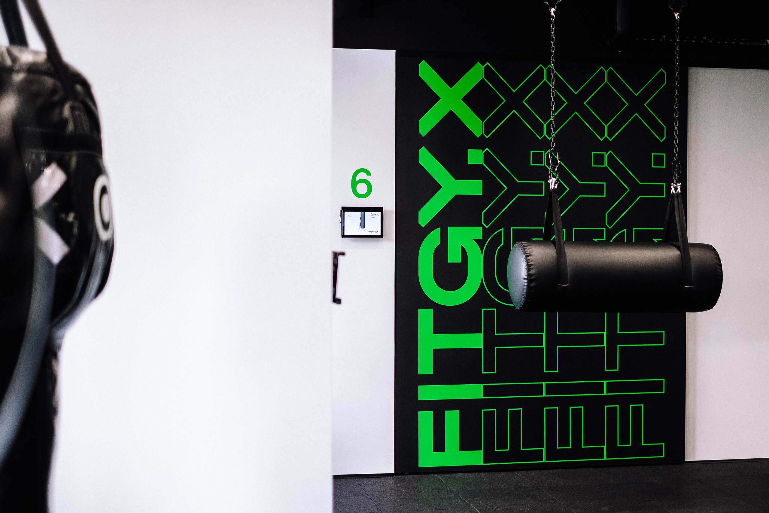 FitgyX контент 1 интерьер. Ivan Skufinsky — wedding and family photographer in Vancouver