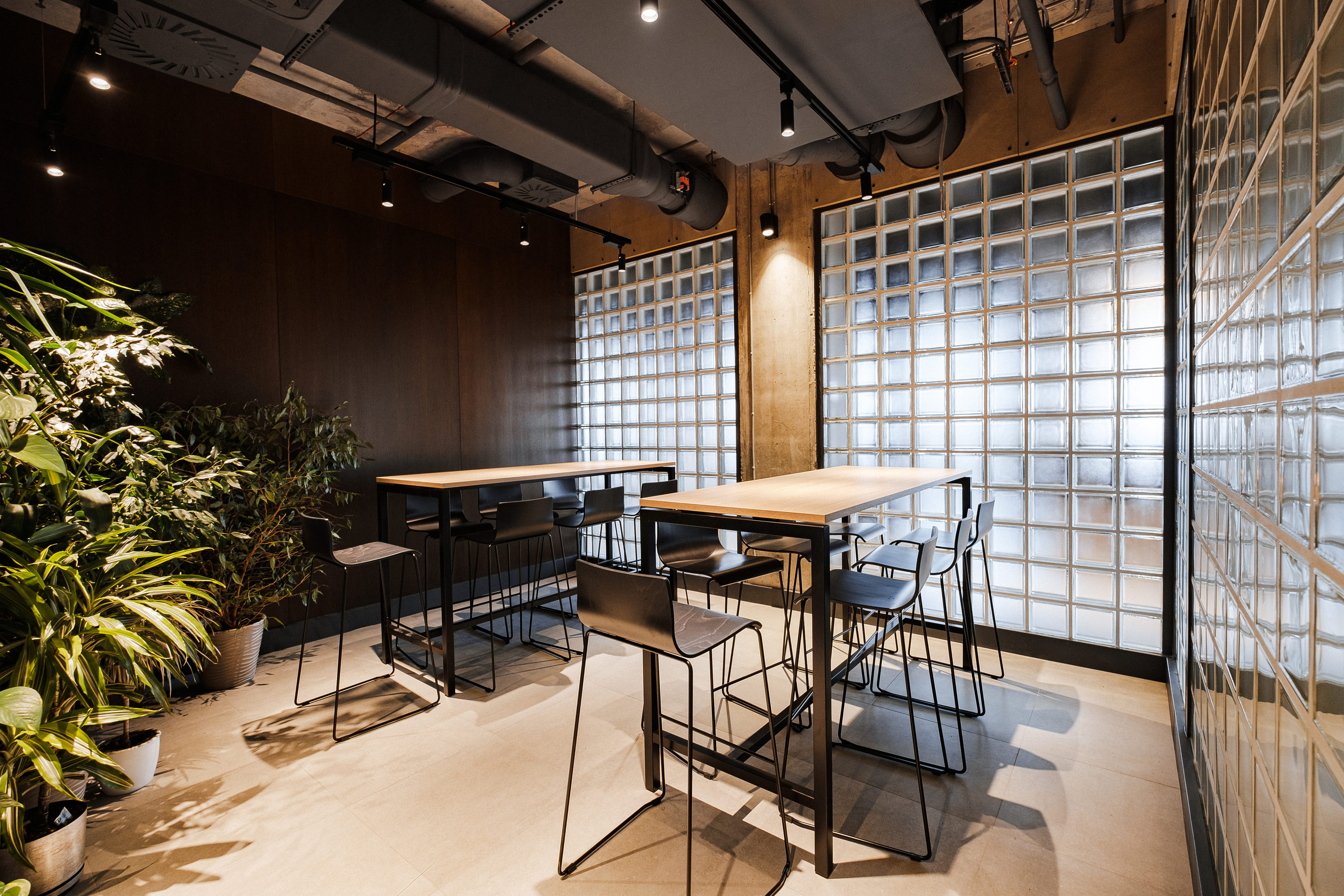 МACNAVI. Ivan Skufinsky — wedding and family photographer in Vancouver