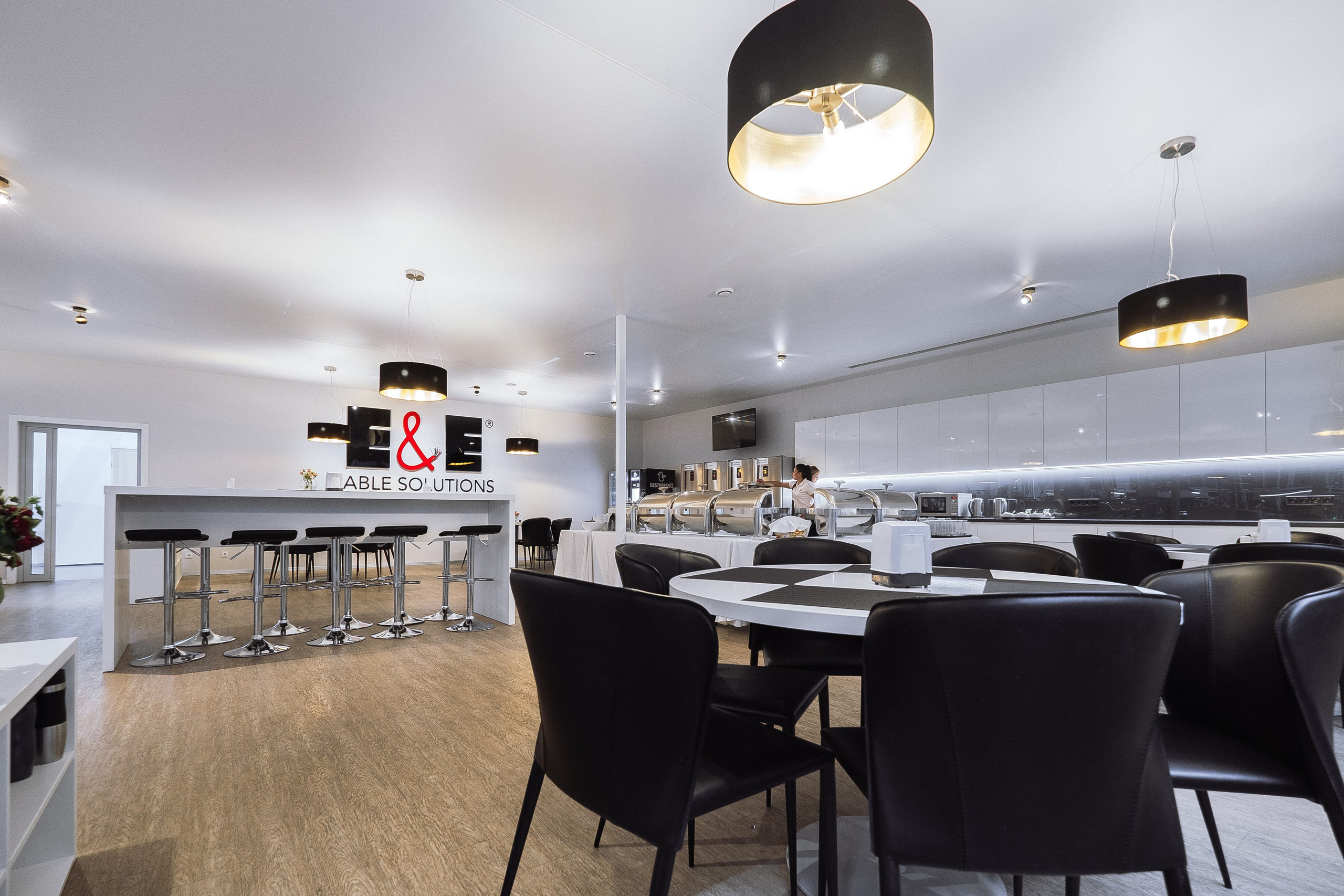 E & E Cable Solutions Factory. Ivan Skufinsky — wedding and family photographer in Vancouver