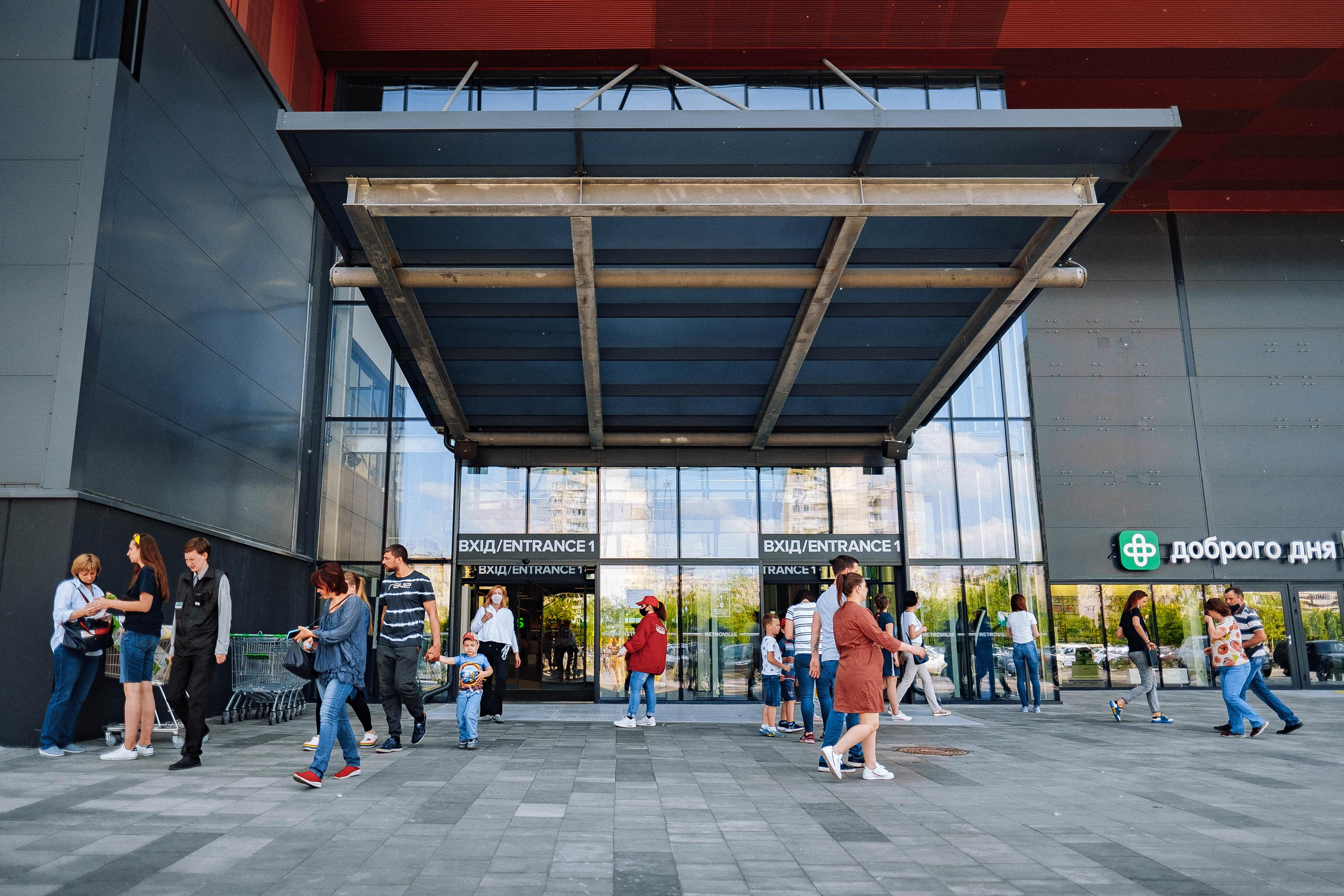 EXTERIER RETROVILLE. Ivan Skufinsky — wedding and family photographer in Vancouver