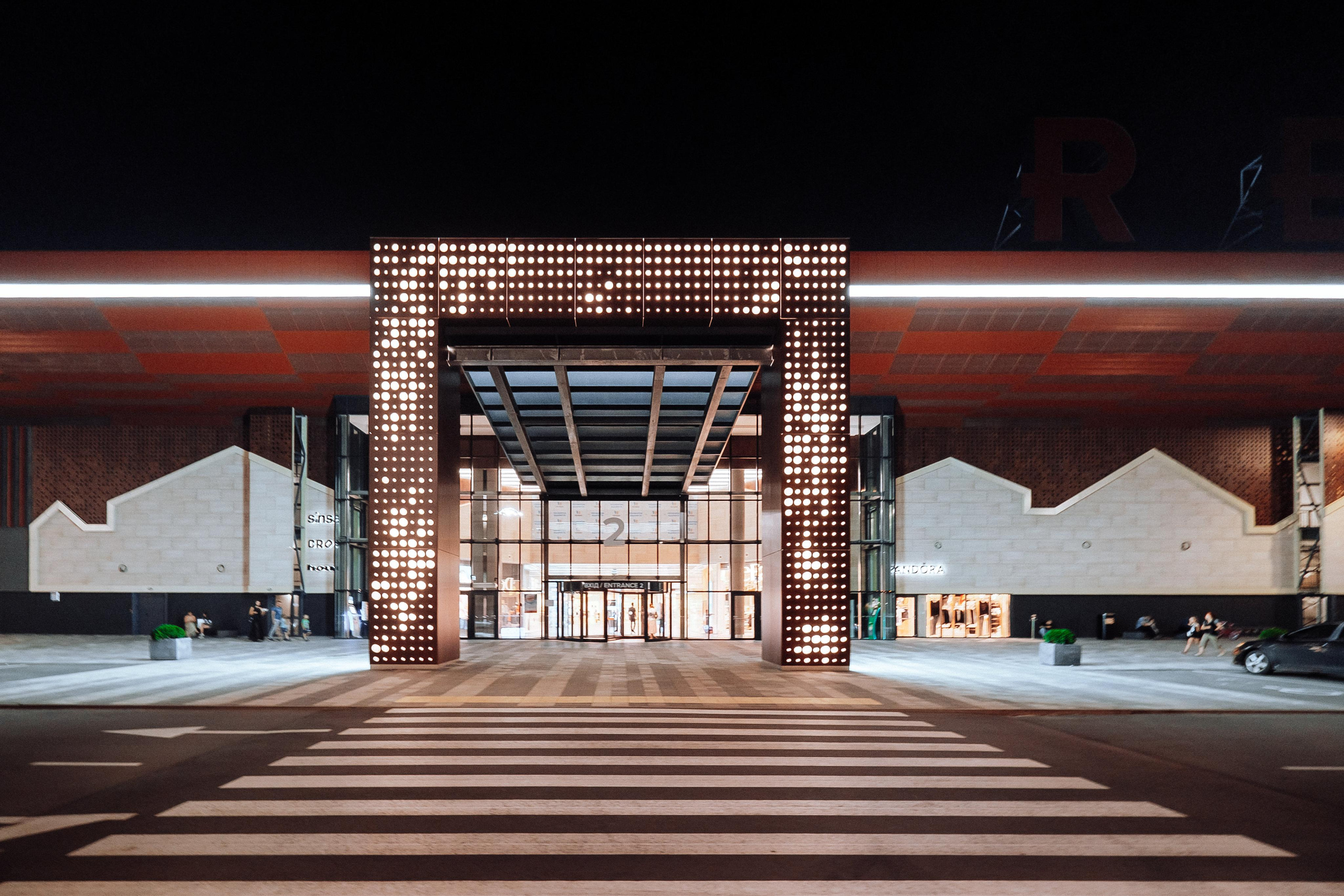 EXTERIER RETROVILLE. Ivan Skufinsky — wedding and family photographer in Vancouver