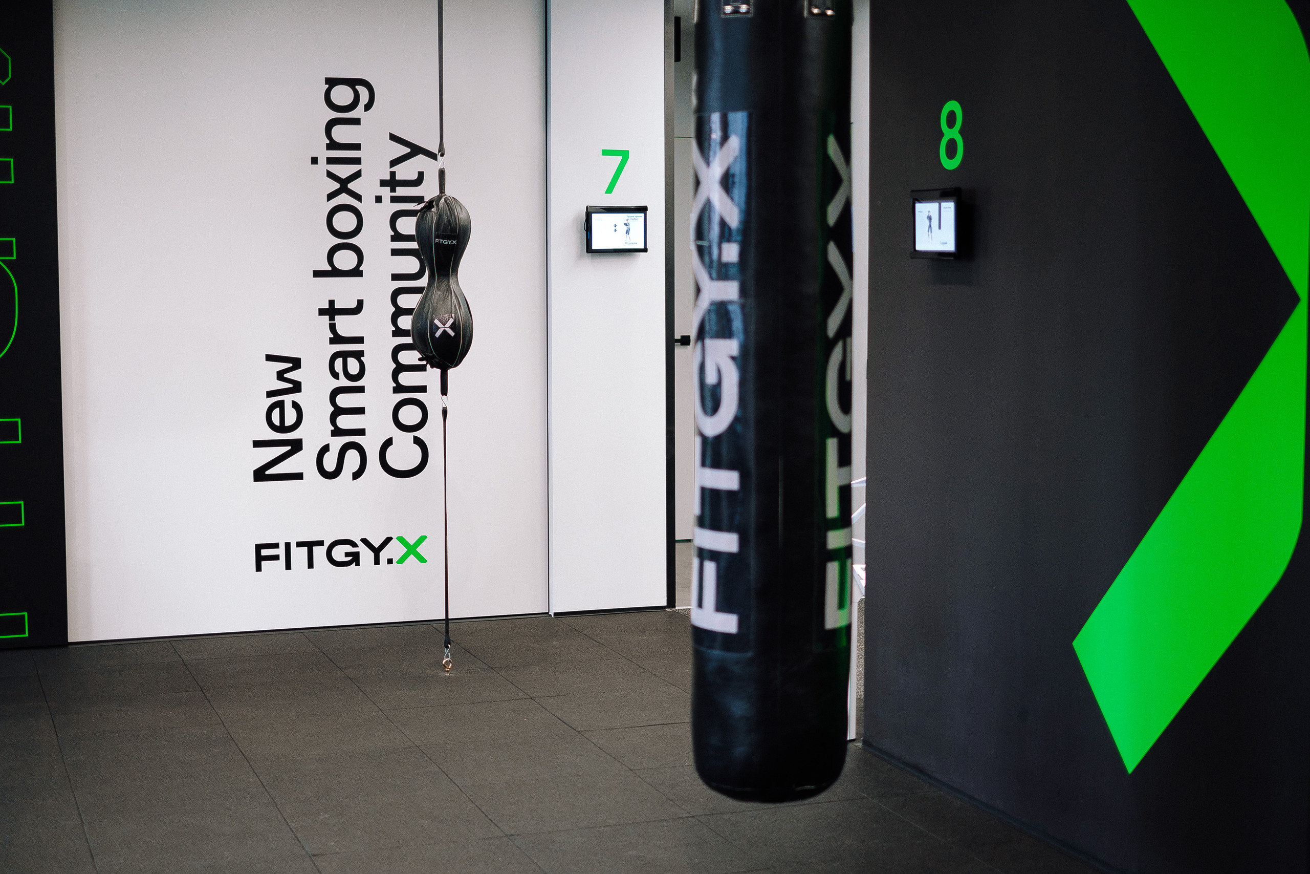 FitgyX контент 1 интерьер. Ivan Skufinsky — wedding and family photographer in Vancouver