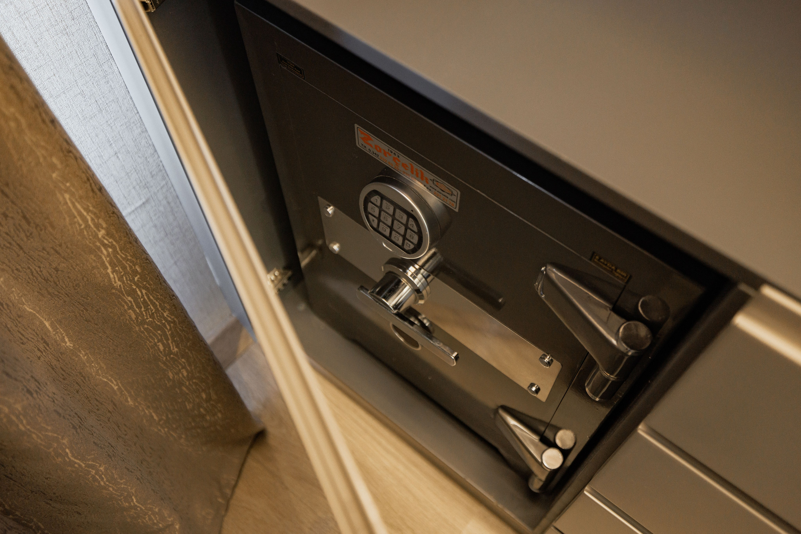 Real estate photographer in Vancouver Burnaby Richmond. Ivan Skufinsky — wedding and family photographer in Vancouver