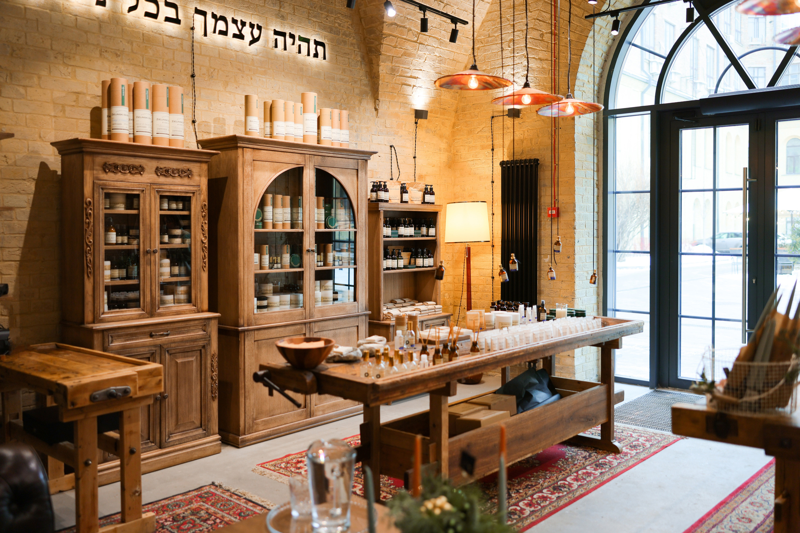 PERFUMERIE ZIELINSKI & ROZEN. Ivan Skufinsky — wedding and family photographer in Vancouver