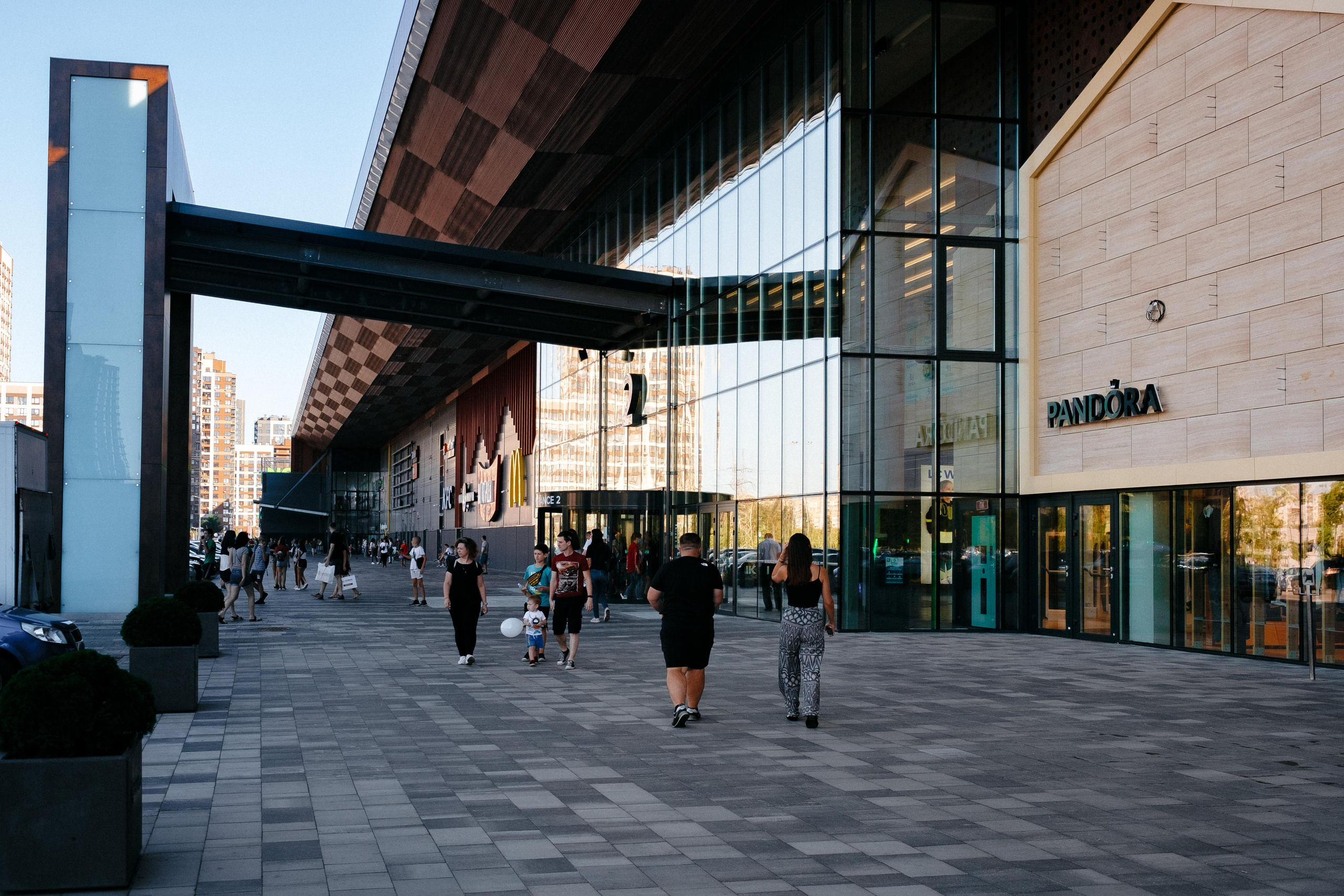 EXTERIER RETROVILLE. Ivan Skufinsky — wedding and family photographer in Vancouver