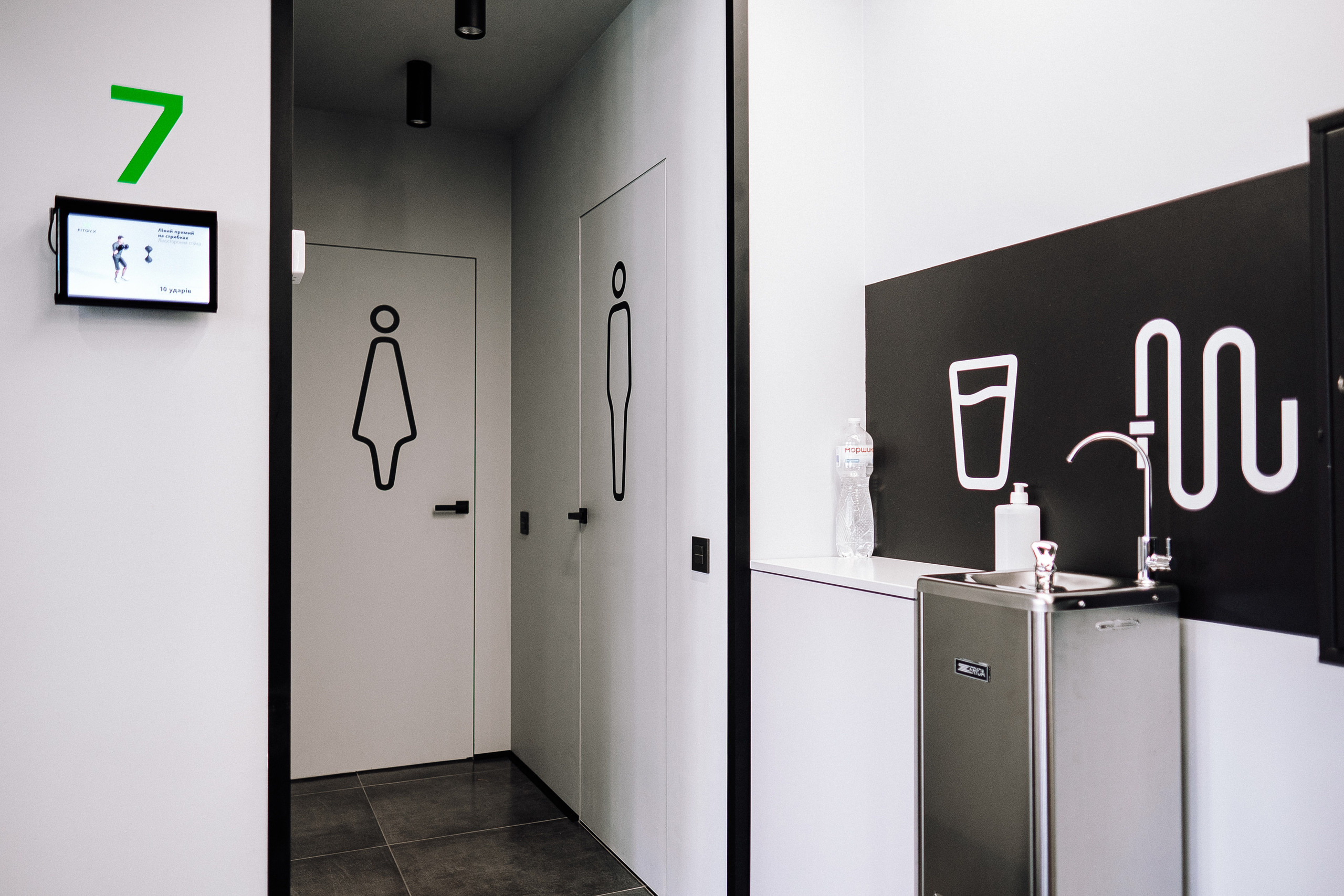 FitgyX контент 1 интерьер. Ivan Skufinsky — wedding and family photographer in Vancouver