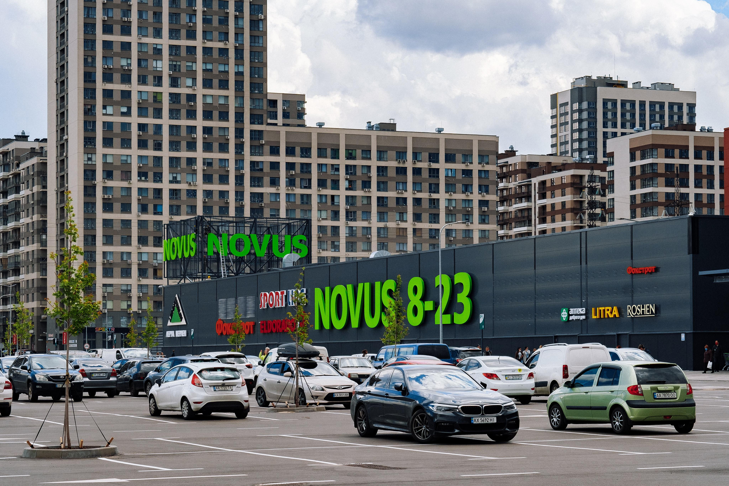 EXTERIER RETROVILLE. Ivan Skufinsky — wedding and family photographer in Vancouver