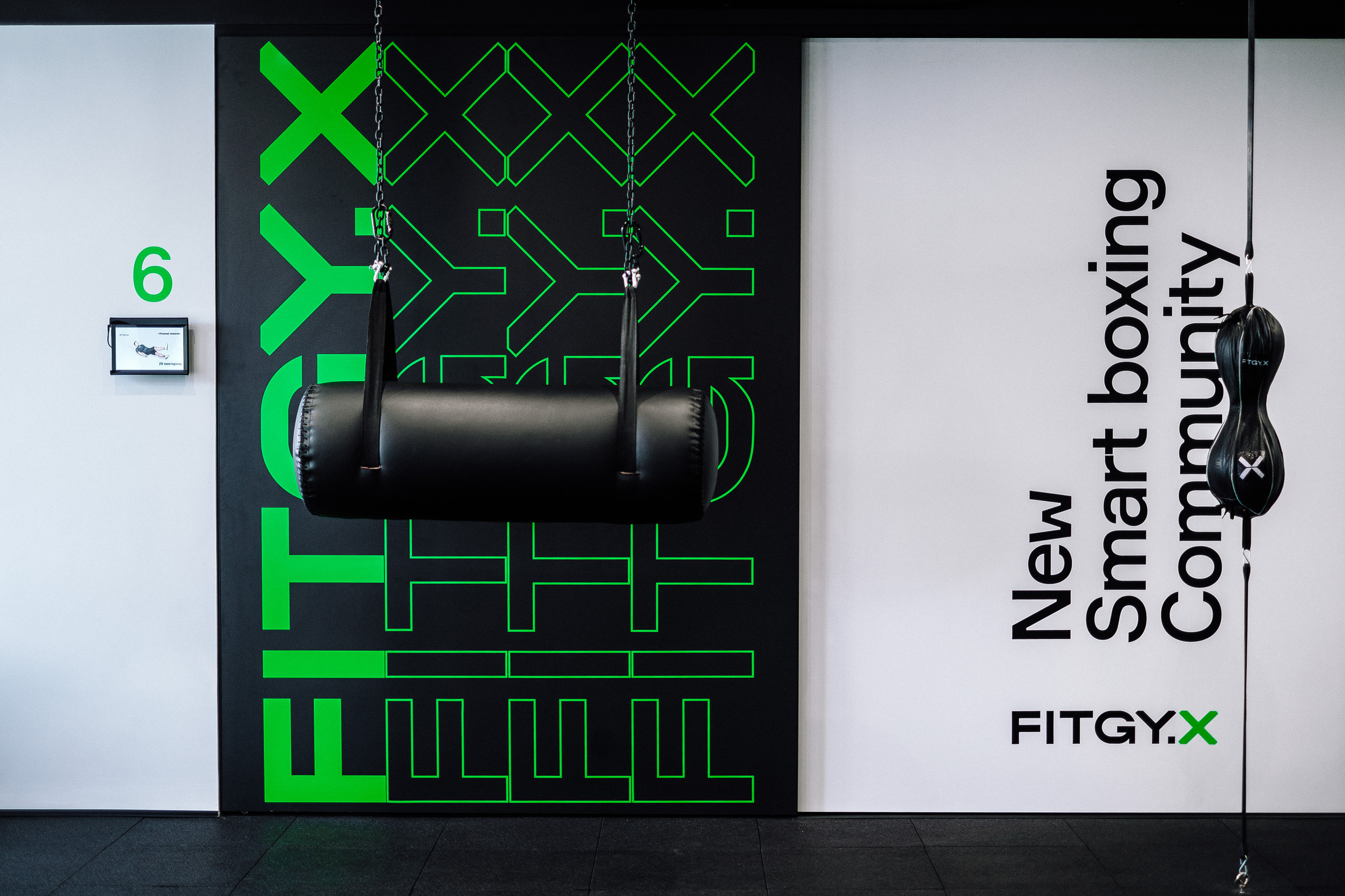 FitgyX контент 1 интерьер. Ivan Skufinsky — wedding and family photographer in Vancouver