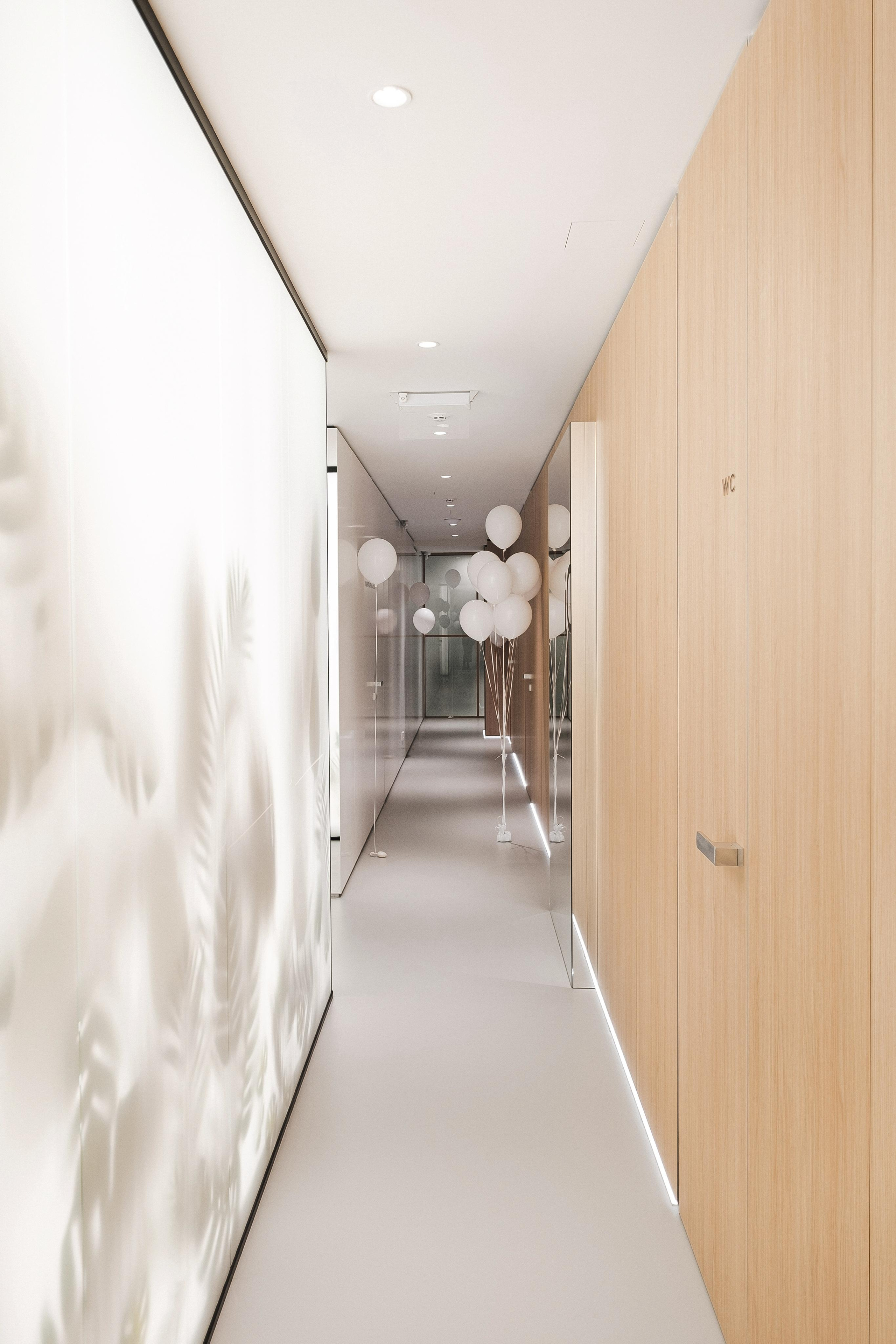 BEAUTY SAIOON OI. Ivan Skufinsky — wedding and family photographer in Vancouver