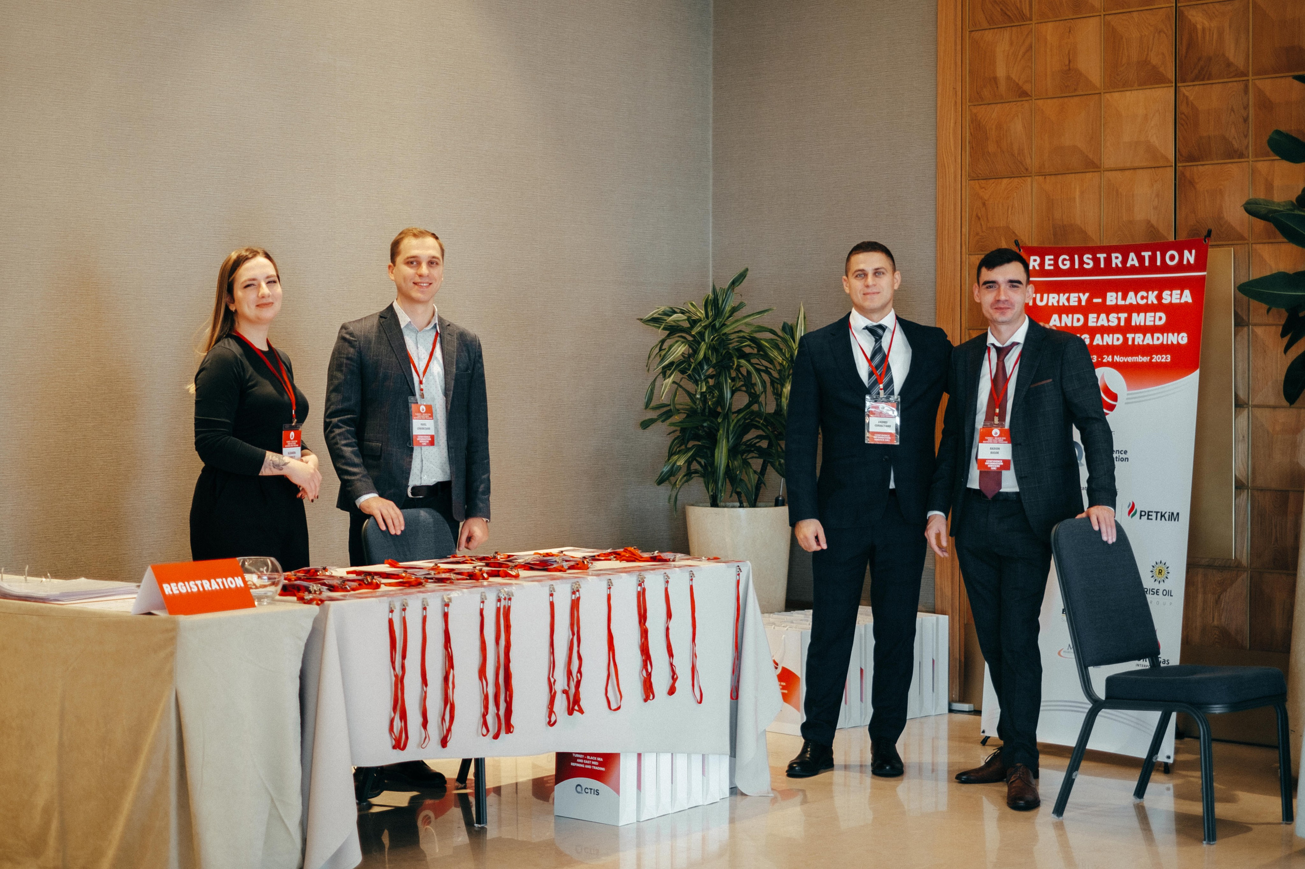 EXECUTIVE RETREAT Izmir Confidence Information Services. Ivan Skufinsky — wedding and family photographer in Vancouver