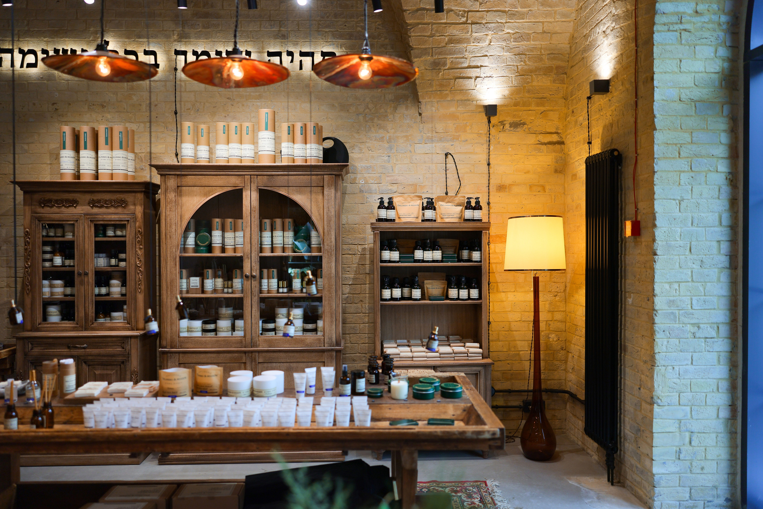 PERFUMERIE ZIELINSKI & ROZEN. Ivan Skufinsky — wedding and family photographer in Vancouver