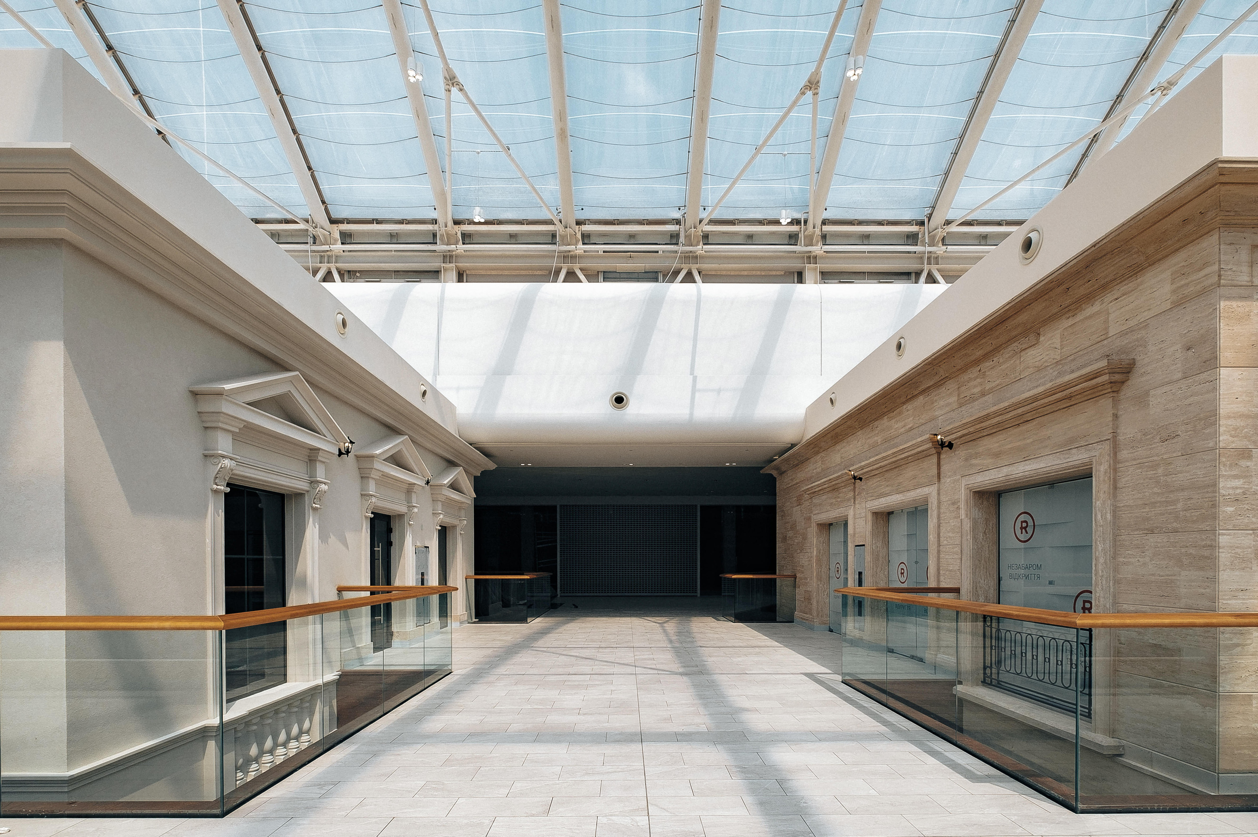 INTERIOR RETROVILLE. Ivan Skufinsky — wedding and family photographer in Vancouver