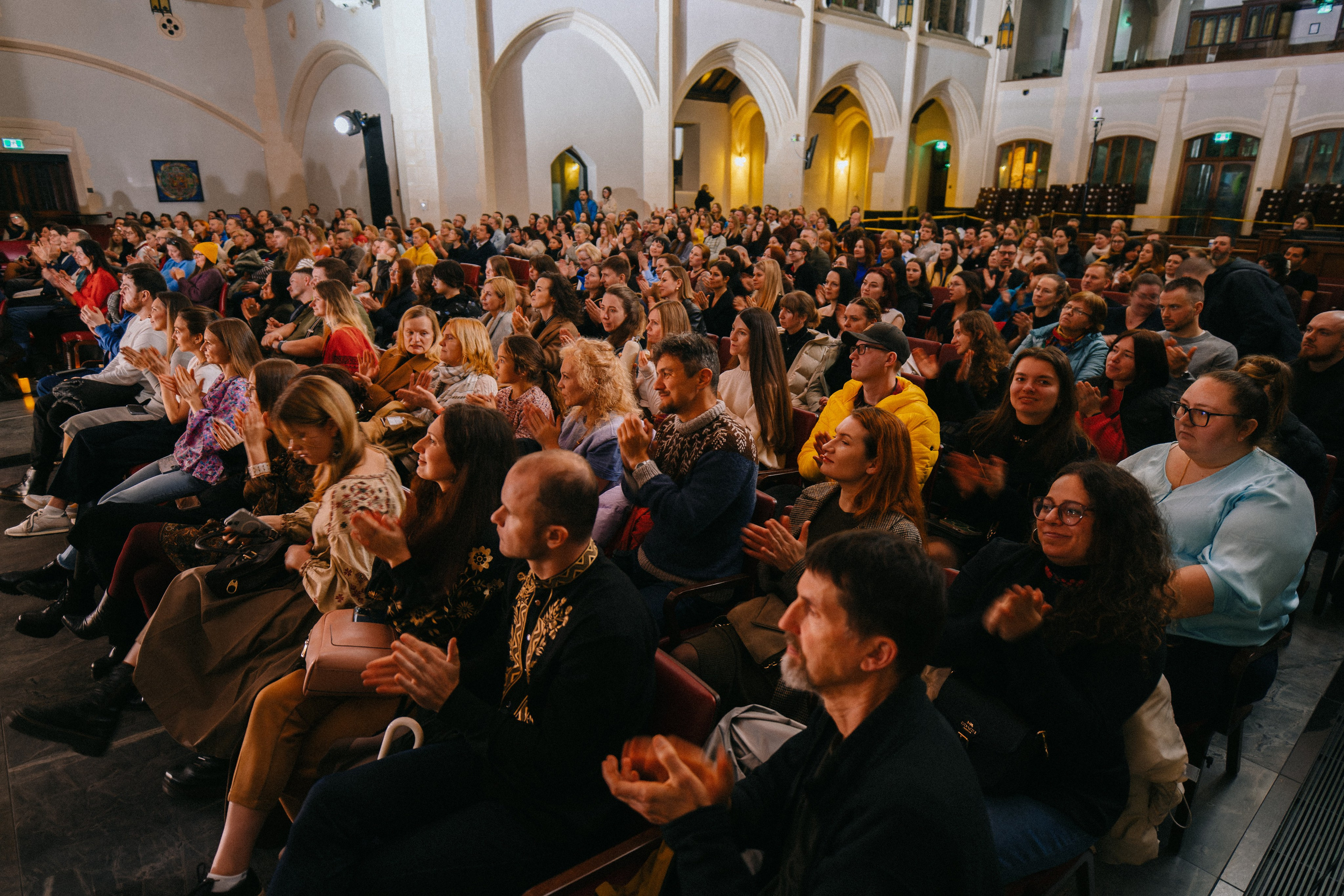 Live concert photography from Vivienne Mort in Vancouver 2025. Ivan Skufinsky — wedding and family photographer in Vancouver