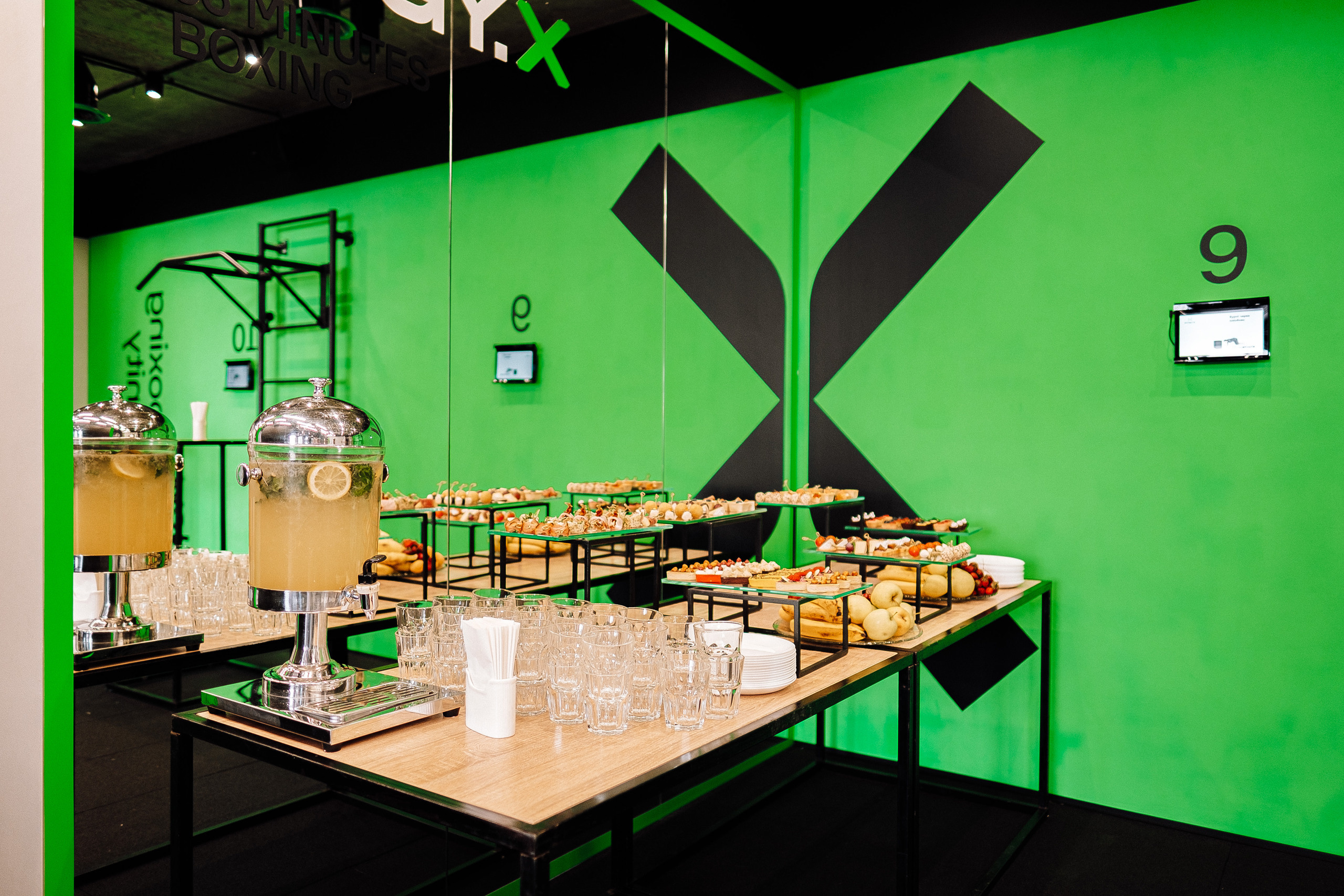 FitgyX контент 1 интерьер. Ivan Skufinsky — wedding and family photographer in Vancouver