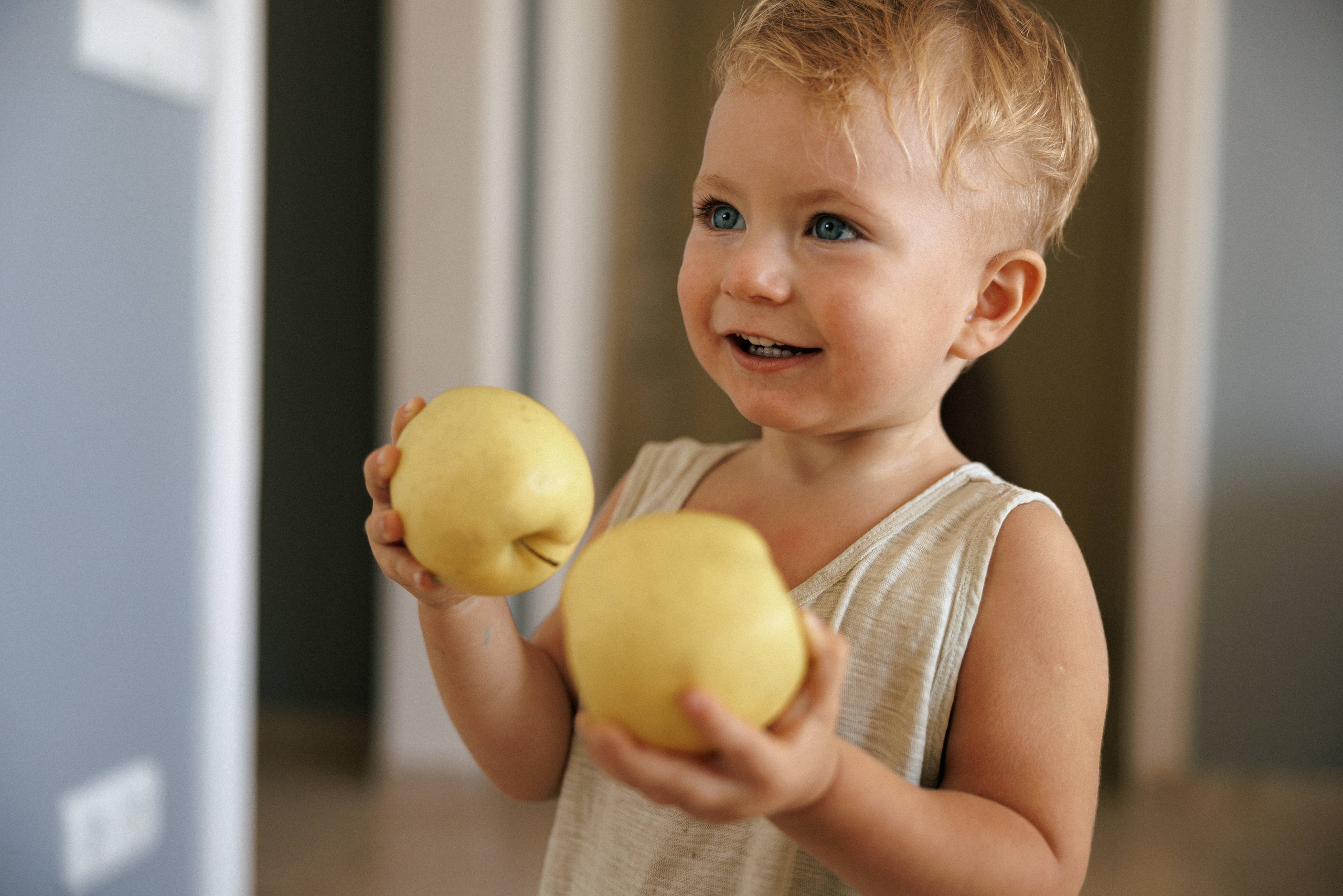 Home family shoot. Ivan Skufinsky — wedding and family photographer in Vancouver