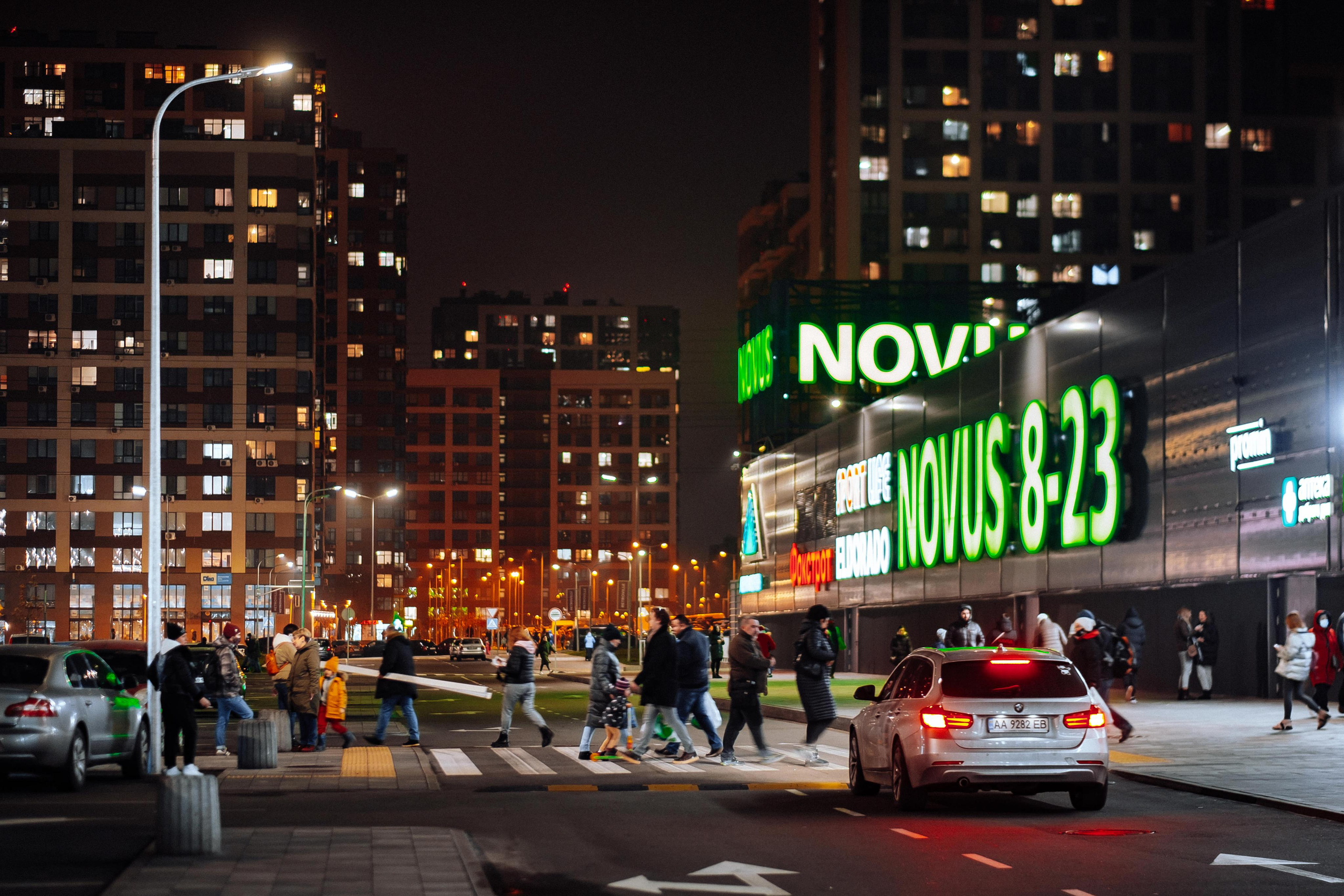 EXTERIER RETROVILLE. Ivan Skufinsky — wedding and family photographer in Vancouver