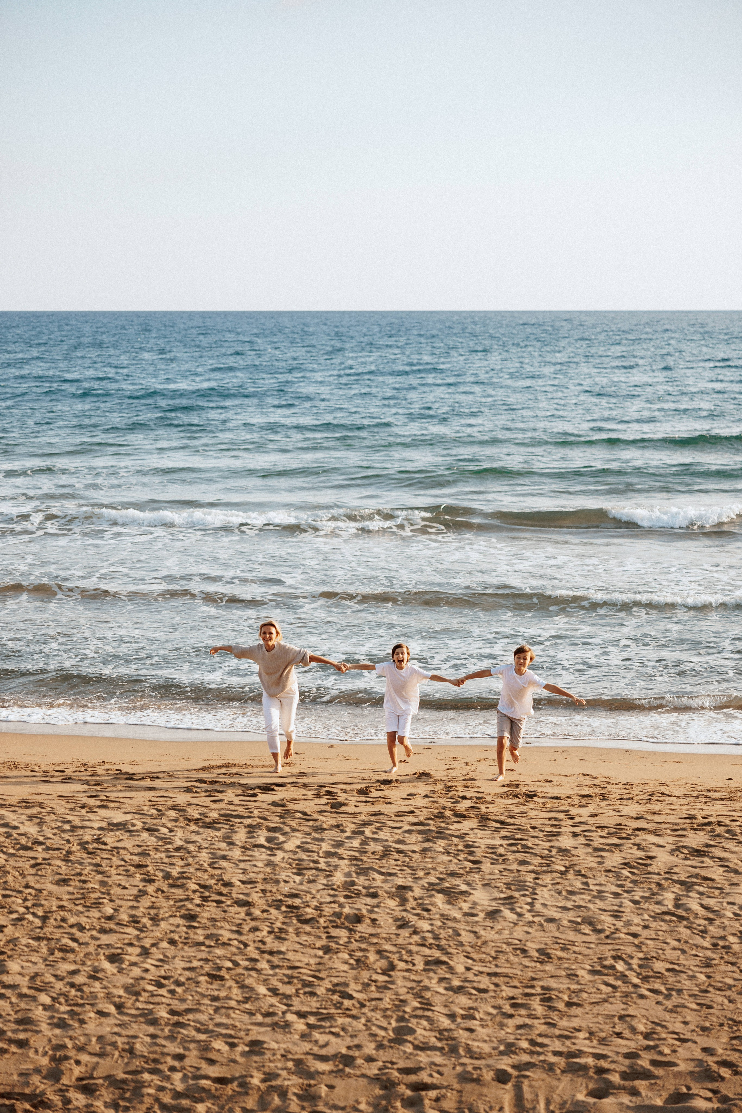 Family photo session on the beach in Vancouver BC Сanada. Twins. Ivan Skufinsky — wedding and family photographer in Vancouver
