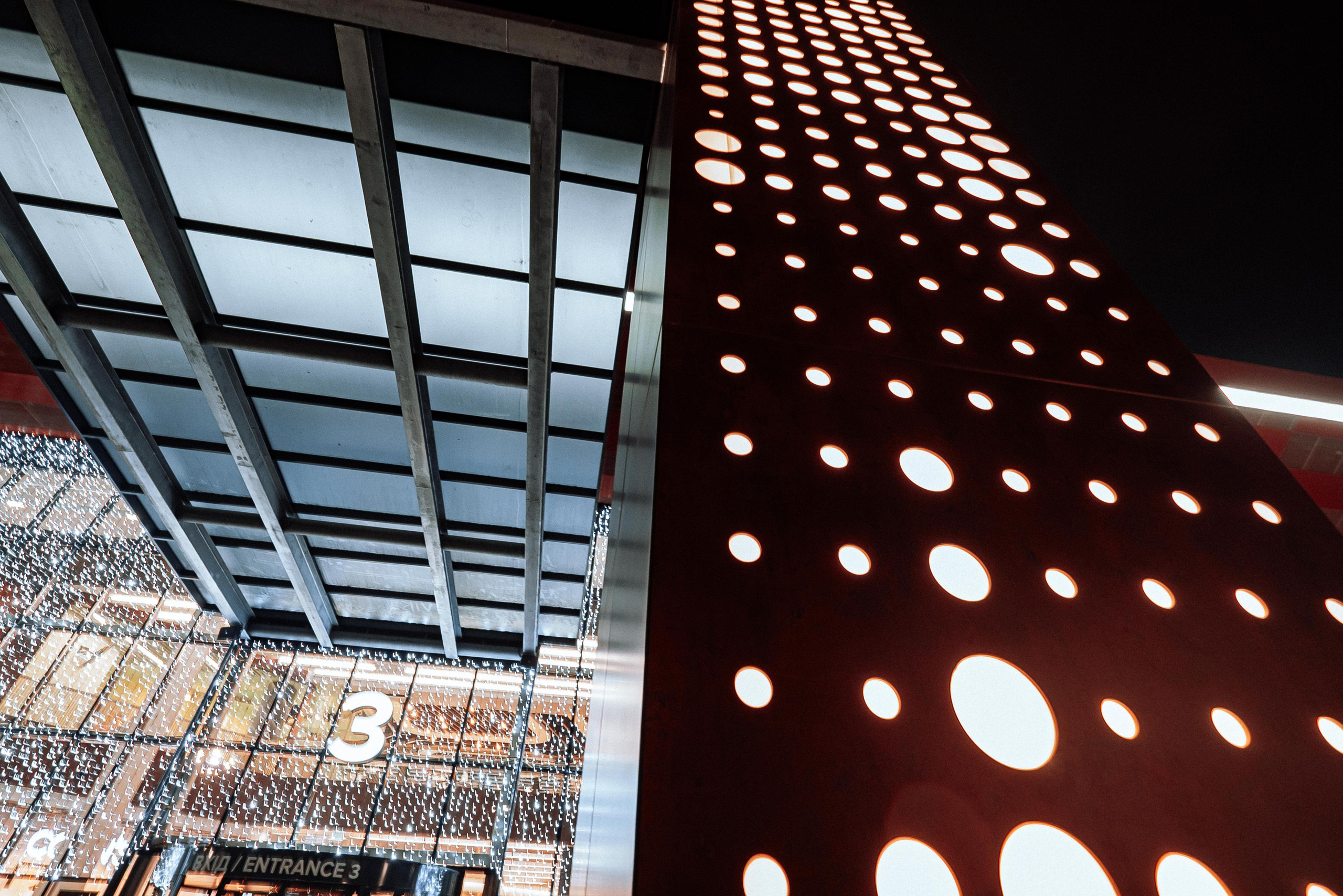 EXTERIER RETROVILLE. Ivan Skufinsky — wedding and family photographer in Vancouver