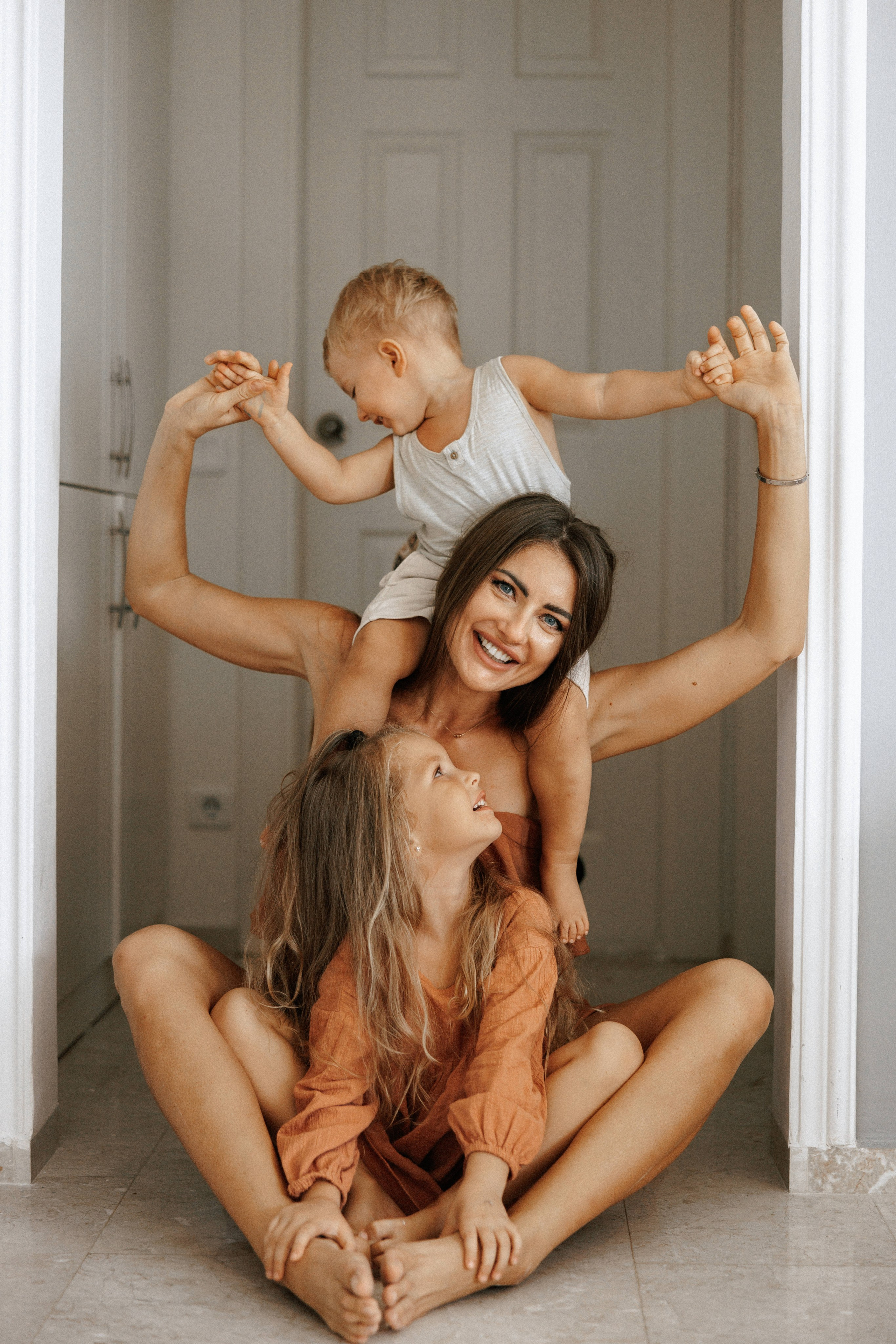 Home family shoot. Ivan Skufinsky — wedding and family photographer in Vancouver